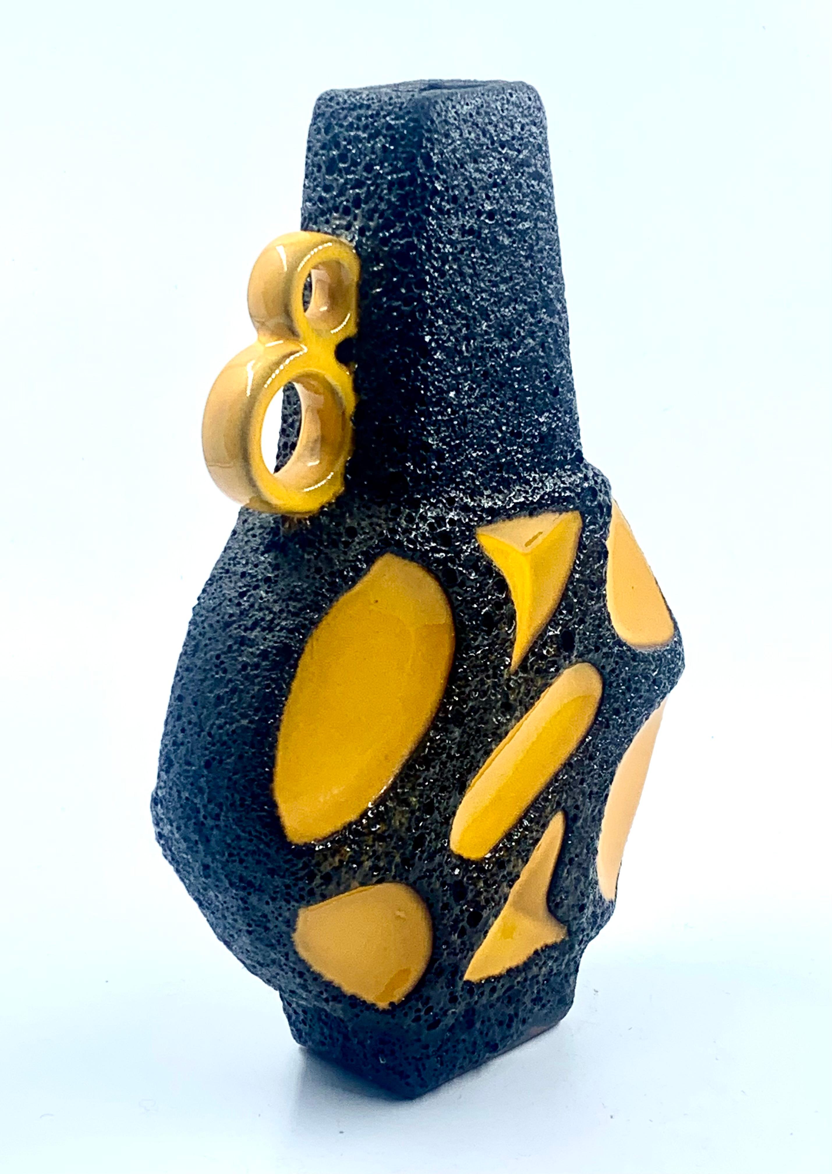 Roth Keramik raro jarrón esmaltado en lava amarilla y negra, Alemania Occidental, c.1970 en Bueno estado para la venta en Pymble, NSW