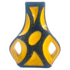 Roth Keramik raro jarrón "guitarra" de lava amarilla y negra, Alemania Occidental, c.1970.