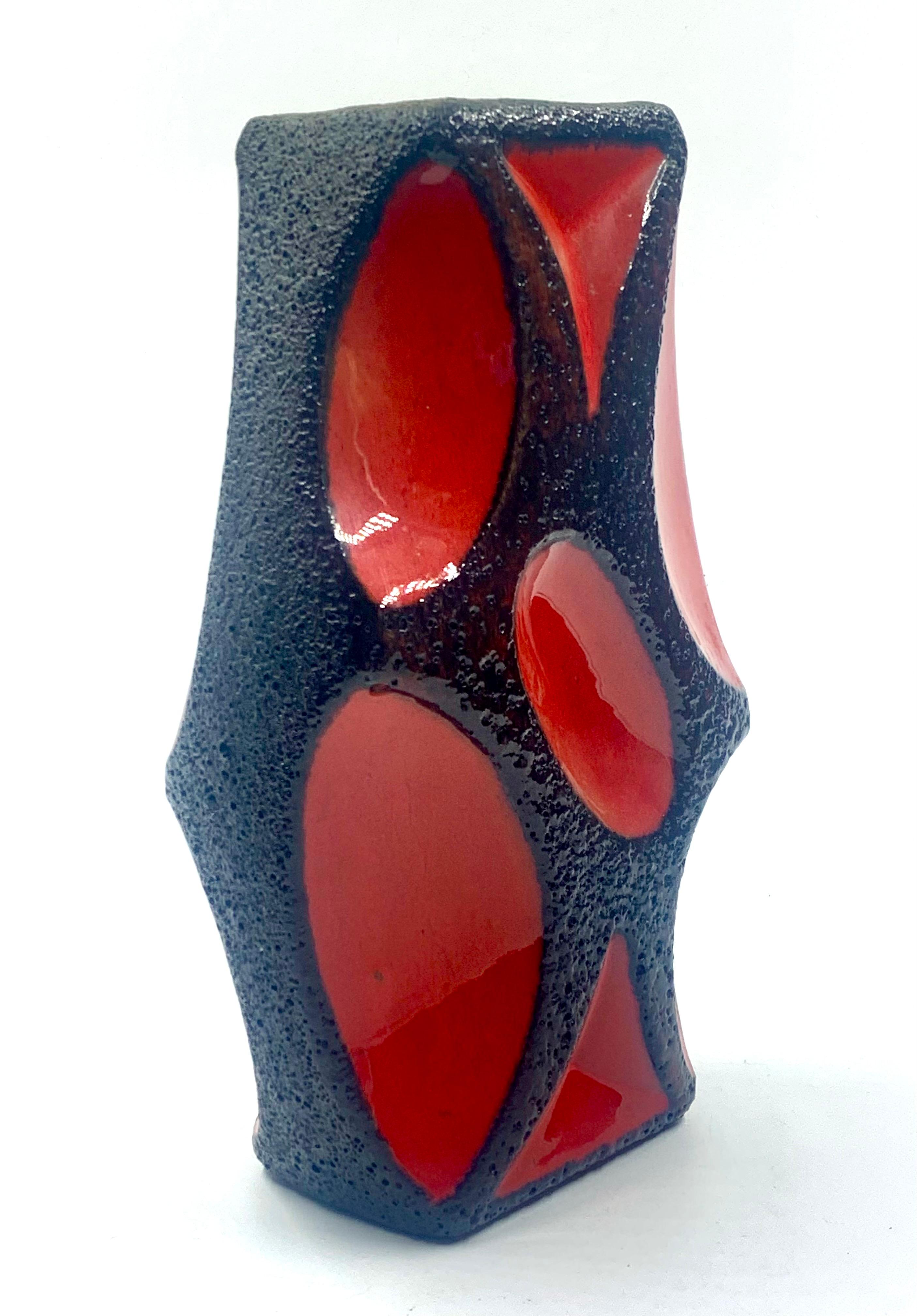 Mid-Century moderno Grande vaso Roth Keramik smaltato di lava nera, Germania Ovest, C.C. 1970.