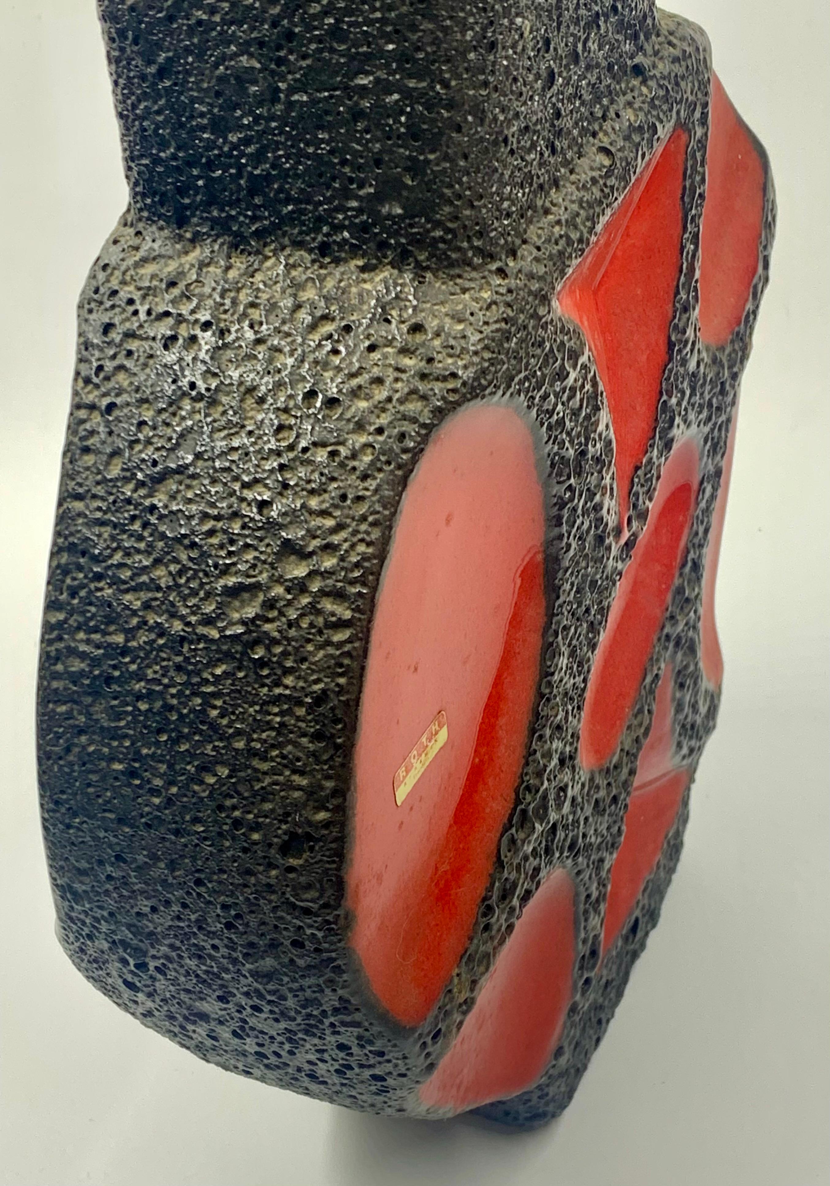 Esmalte de lava rojo y negro Roth Keramik, 41 cm Alemania Occidental, c. 1970. en venta 2