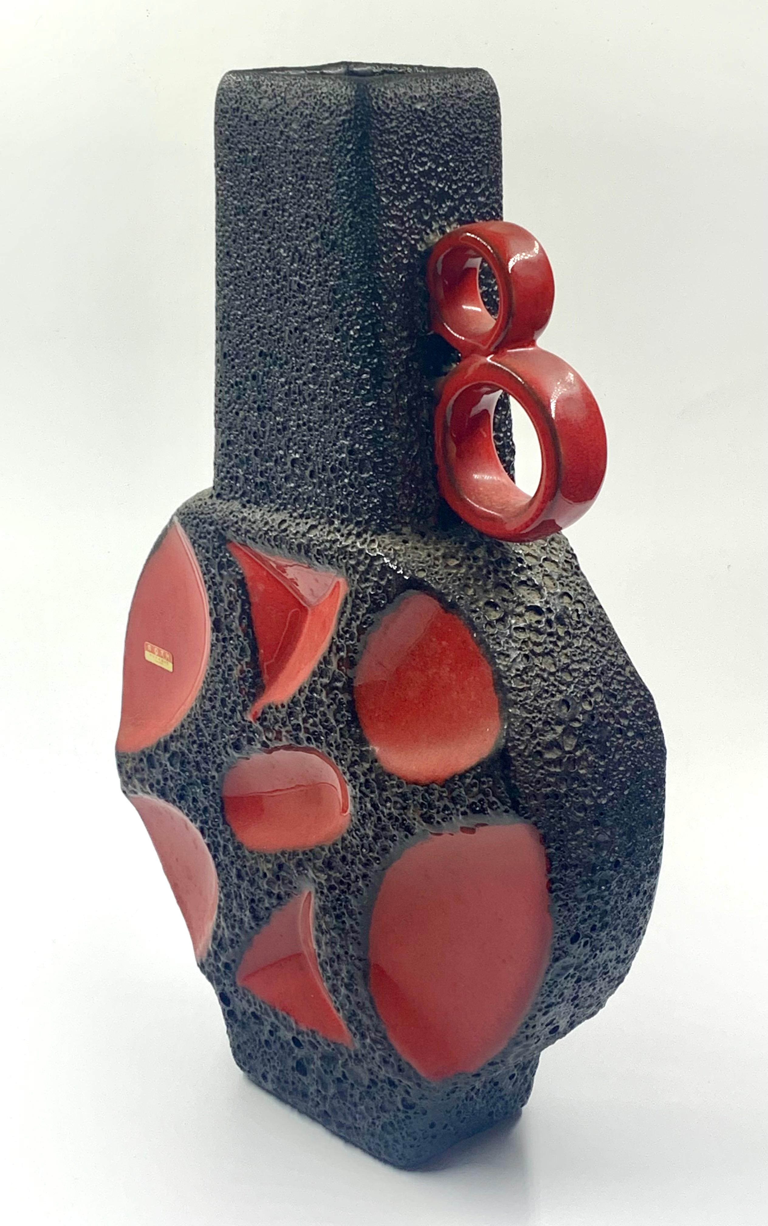 Esmalte de lava rojo y negro Roth Keramik, 41 cm Alemania Occidental, c. 1970. Moldeado en venta