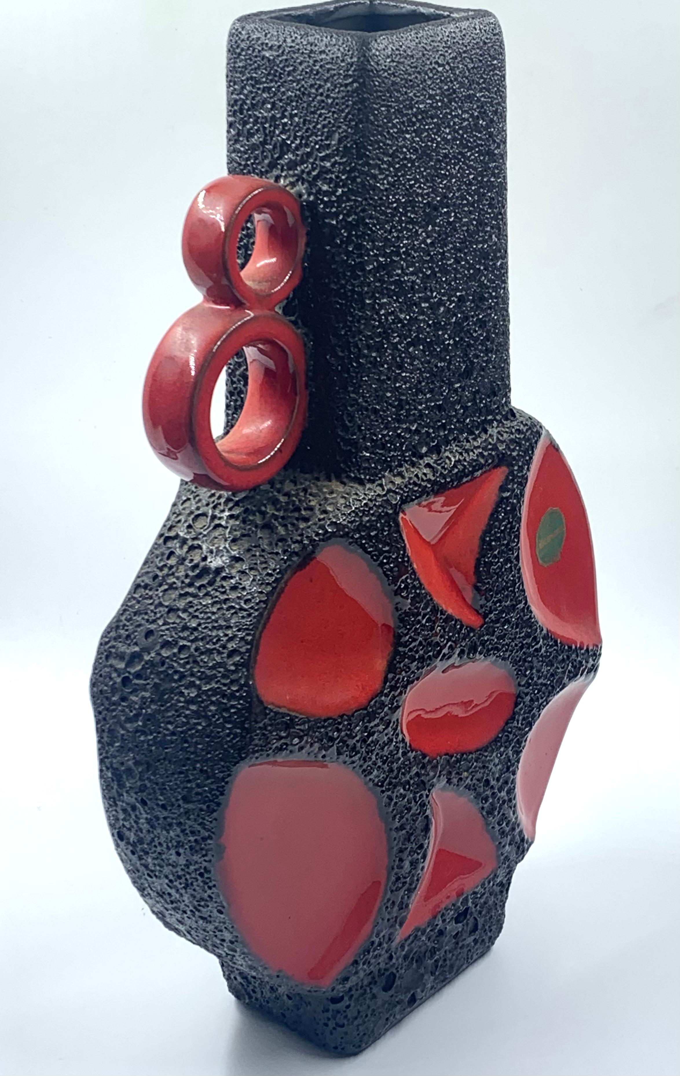 Esmalte de lava rojo y negro Roth Keramik, 41 cm Alemania Occidental, c. 1970. en Bueno estado para la venta en Pymble, NSW