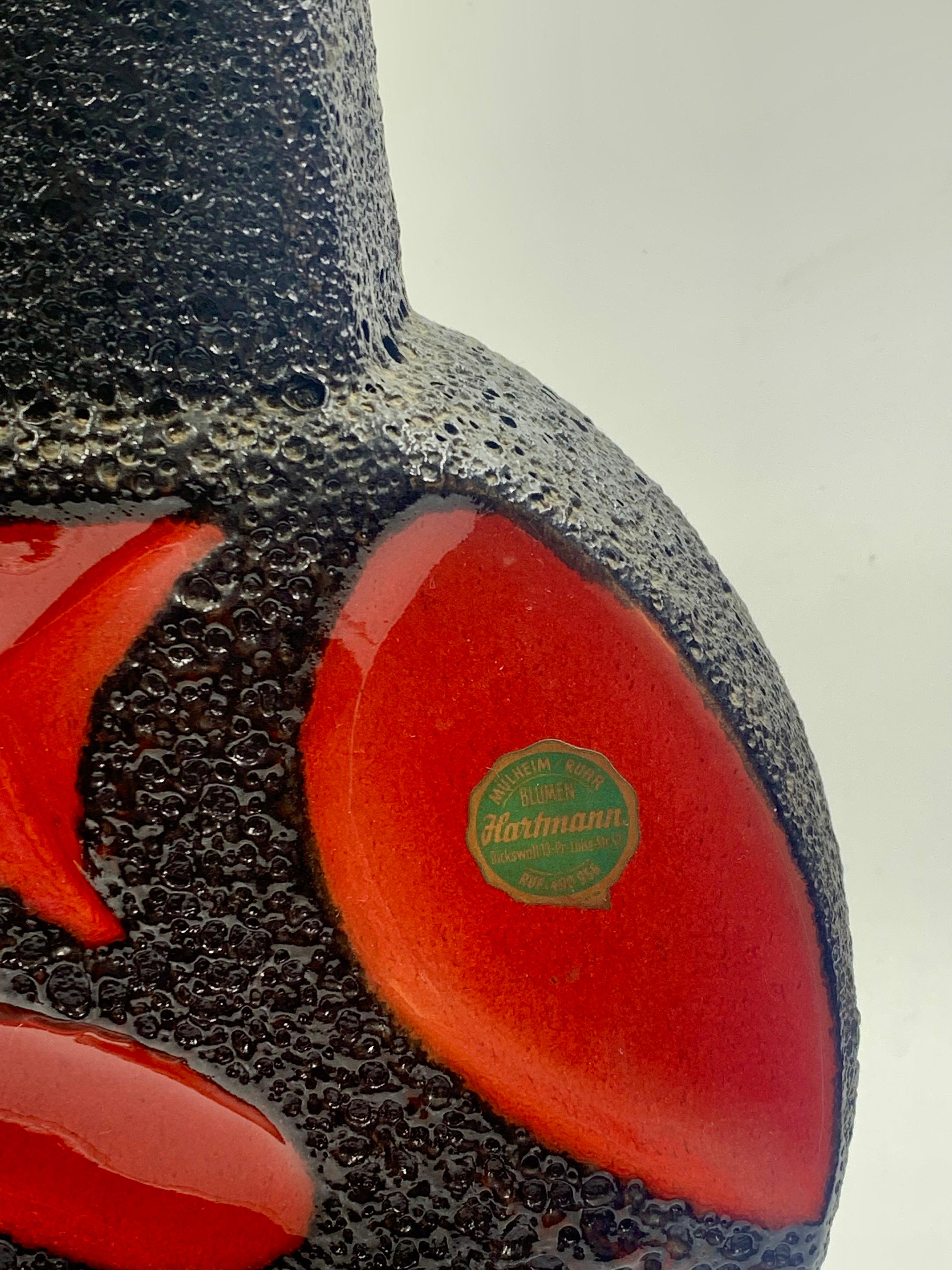 Esmalte de lava rojo y negro Roth Keramik, 41 cm Alemania Occidental, c. 1970. Cerámico en venta