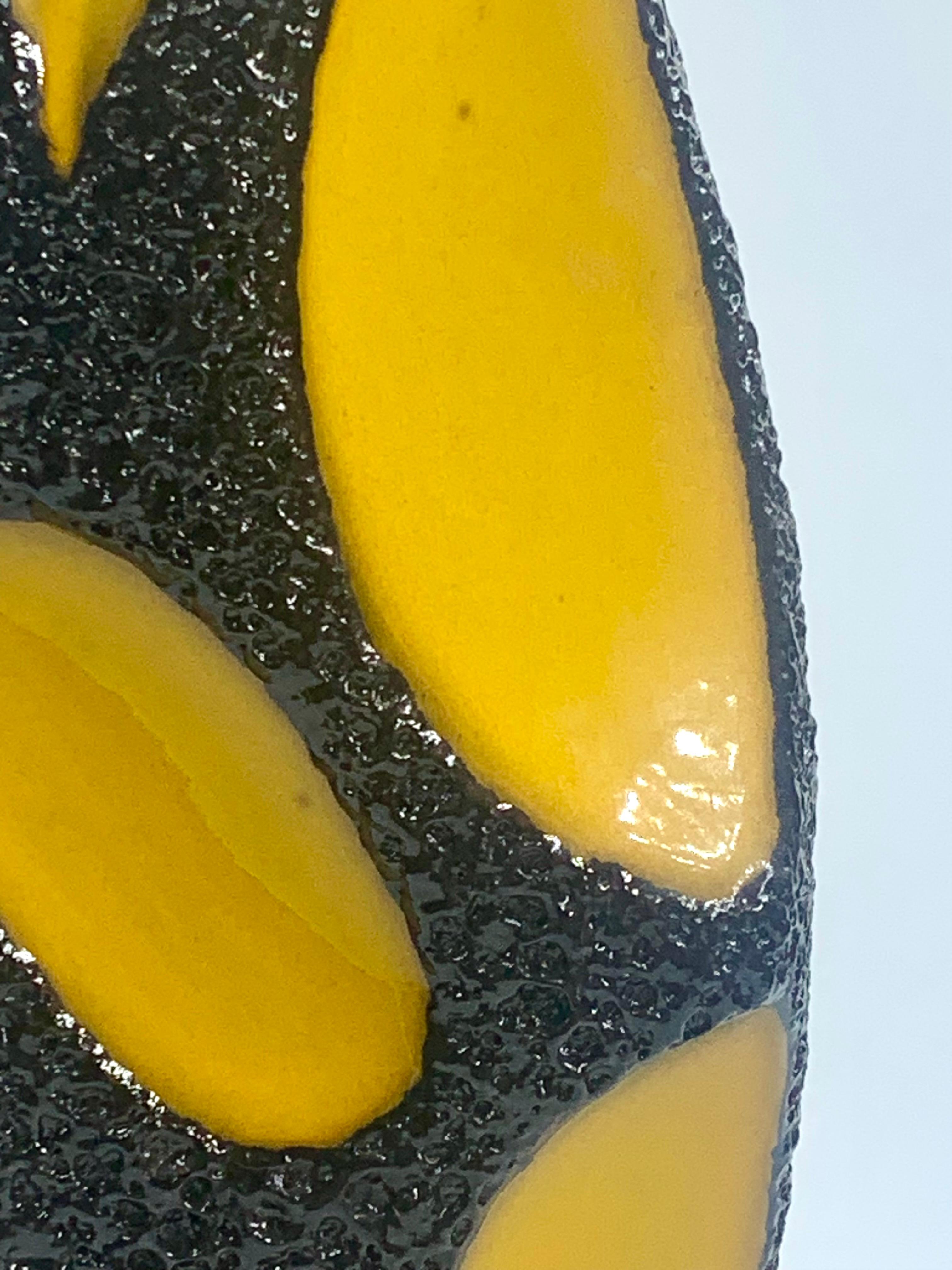 Roth Keramik, rarísimo jarrón esmaltado en lava amarilla y negra, Alemania Occidental, c.1970. Moderno de mediados de siglo en venta