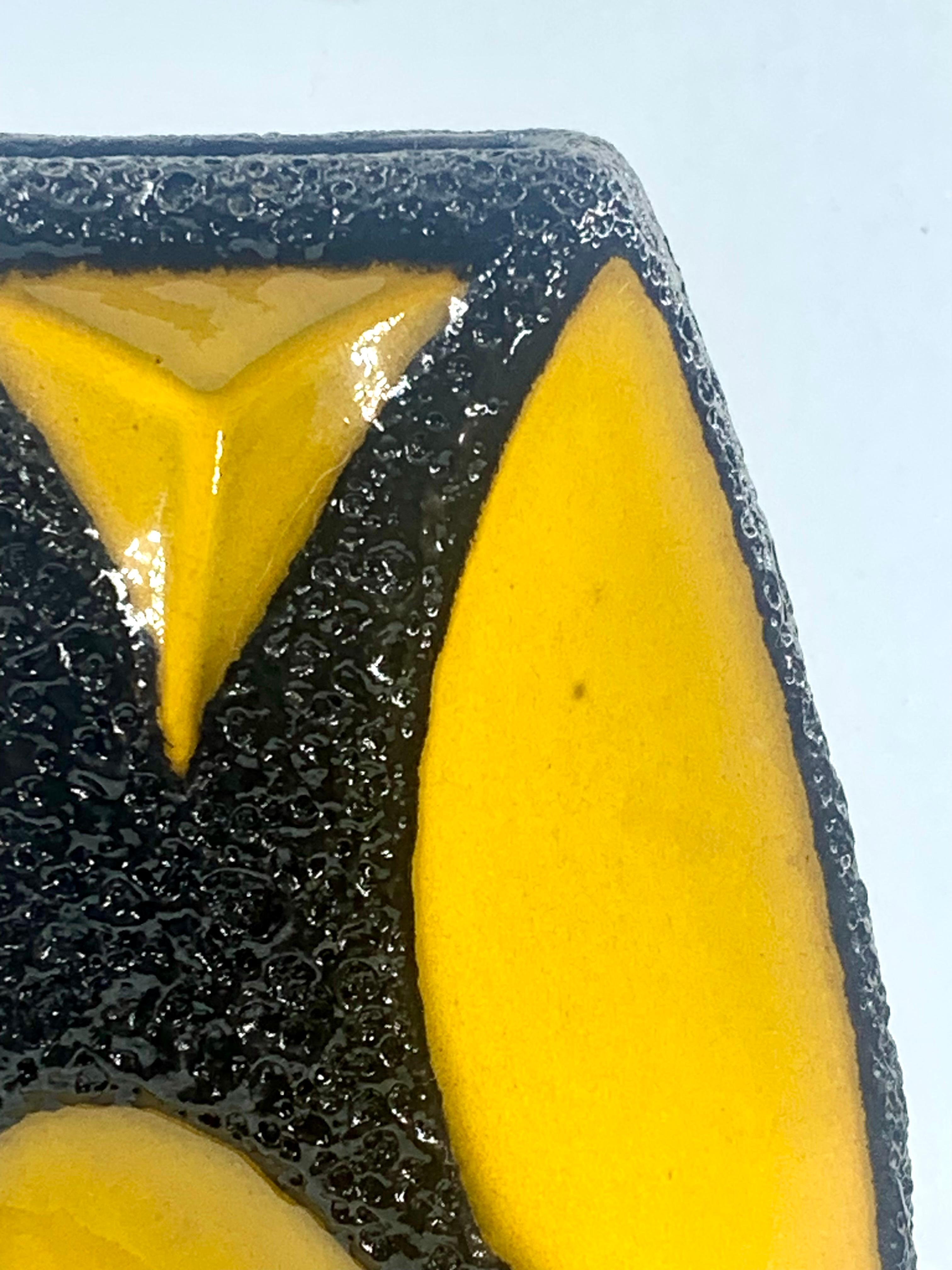 Roth Keramik, rarísimo jarrón esmaltado en lava amarilla y negra, Alemania Occidental, c.1970. Alemán en venta