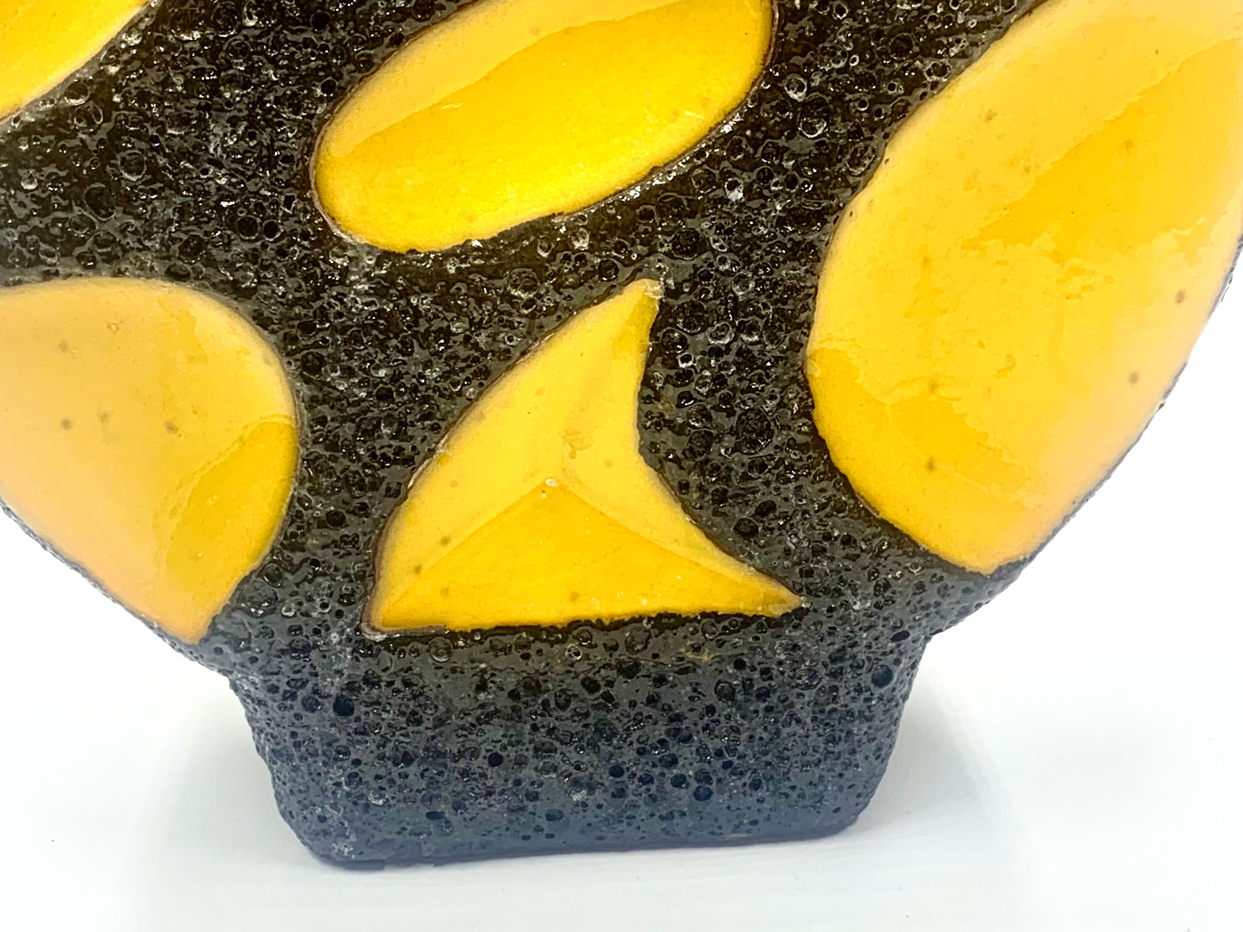 Mid-Century moderno Roth Keramik, smalto lavico giallo e nero, 41 cm, Wet Germania, 1970 circa. in vendita