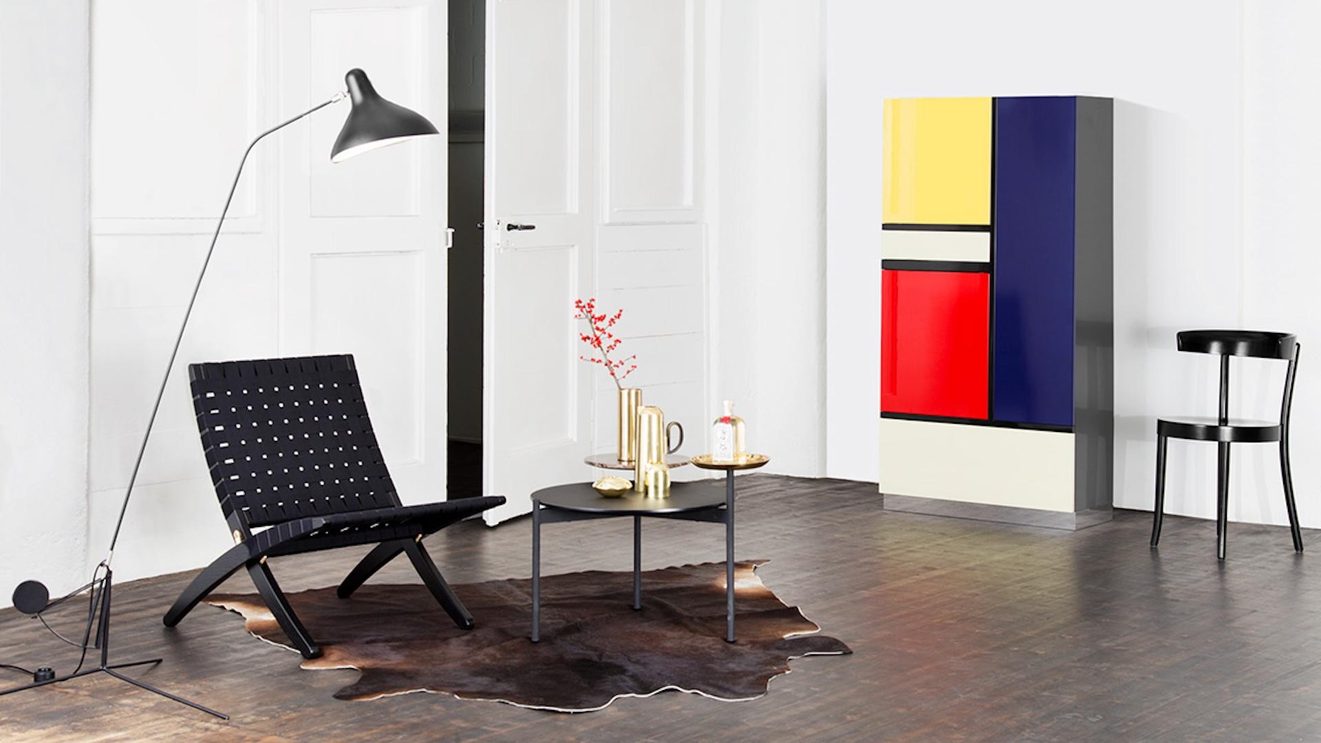 Cabinet Mondrian
Di solito gli anniversari si festeggiano con champagne e candele, noi festeggiamo con un classico del design. Il nostro armadio 