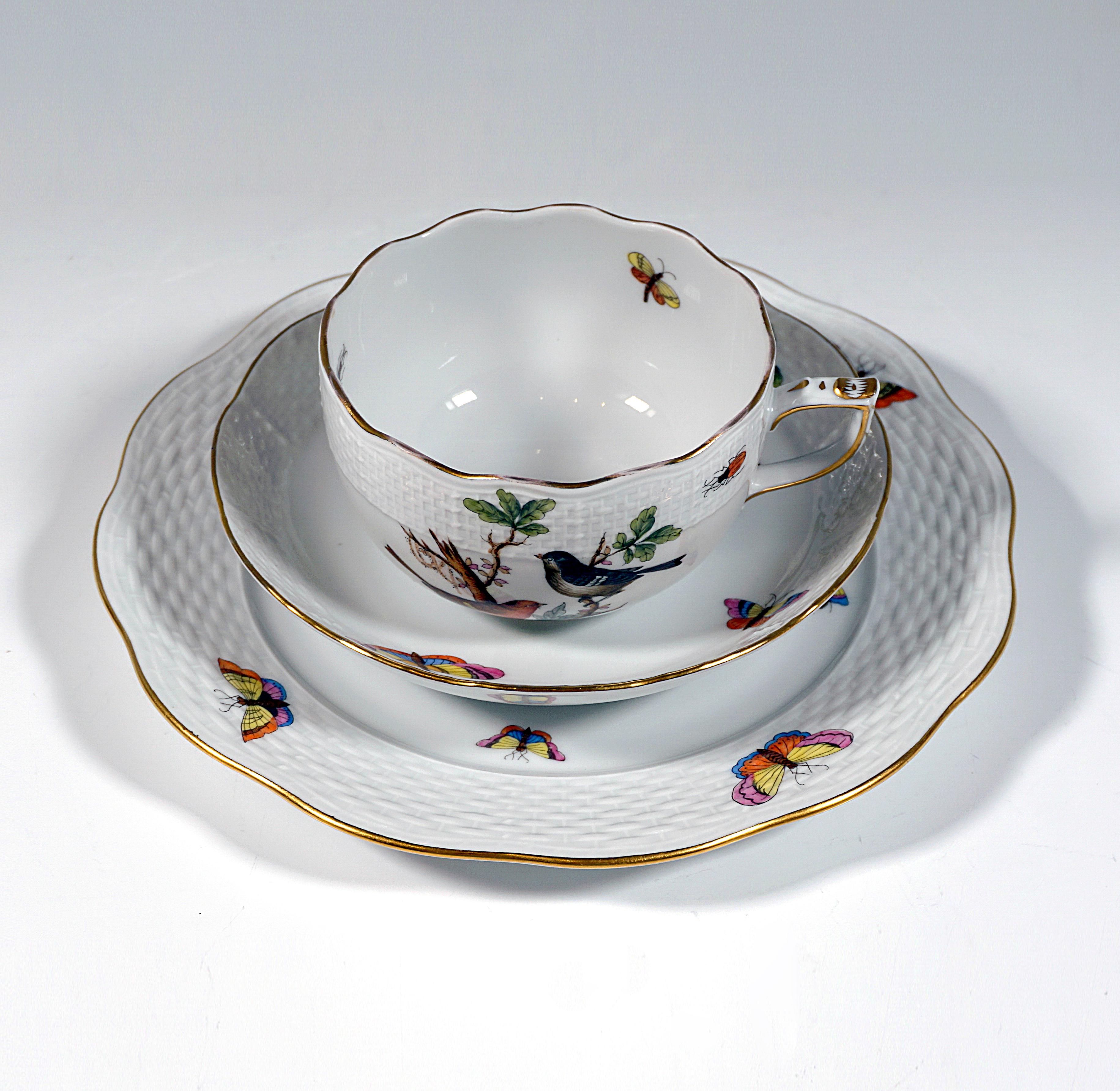 Rothschild Oiseaux Coffee & Dessert Set For 12 Persons Herend Hungary, 20th C In Good Condition For Sale In Vienna, AT
