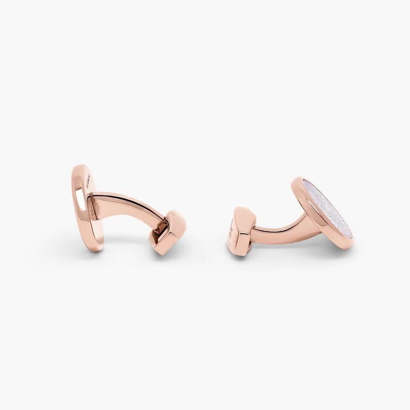 Rotondo Guilloché cufflinks with white mother of pearl in rose gold plated stainless steel

Inspired by the Guilloche pattern used in classical Greek and Roman Architecture. This decorative technique of engraving is enhanced when decorated on a disc