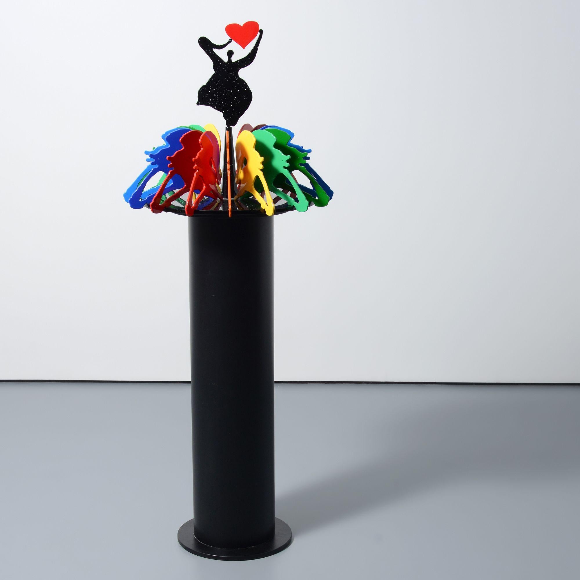Figurative Sculpture de Rotraut Klein-Moquay - Escultura TRUE LOVE de Rotraut, 64 "H