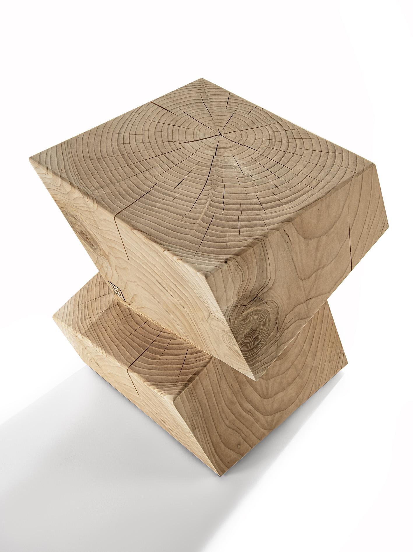 Rotterdam Hocker Giovanni Tomasini Zeitgenössischer naturbelassener Zedernholz, hergestellt in Italien Riva1 (Moderne) im Angebot