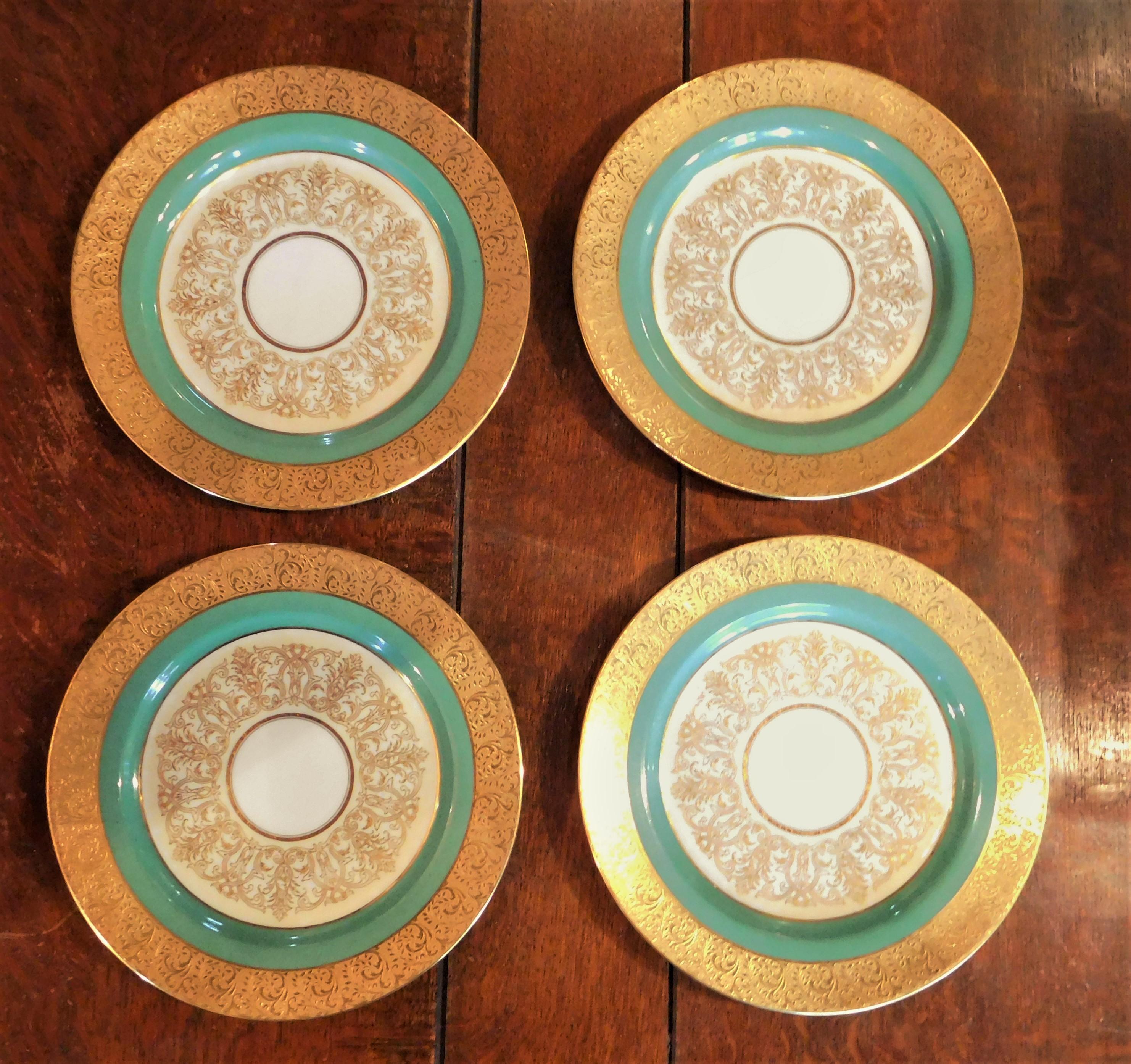 Rouard of Paris 11-piece Partial Set of Pompadour Green and Gold Dinner Service In Good Condition In Quechee, VT