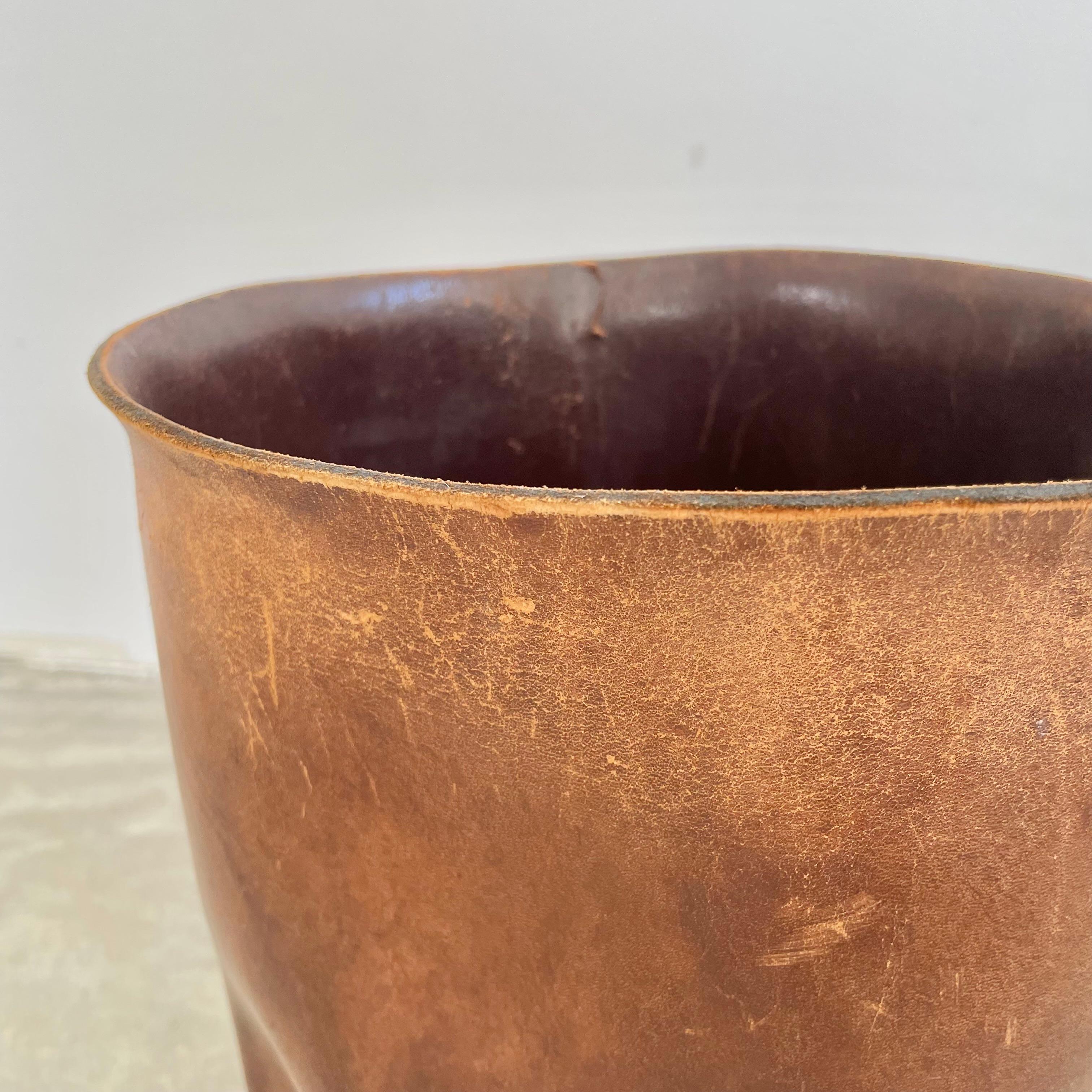 Rouched Saddle Leather Waste Basket, 1960s France In Good Condition In Los Angeles, CA