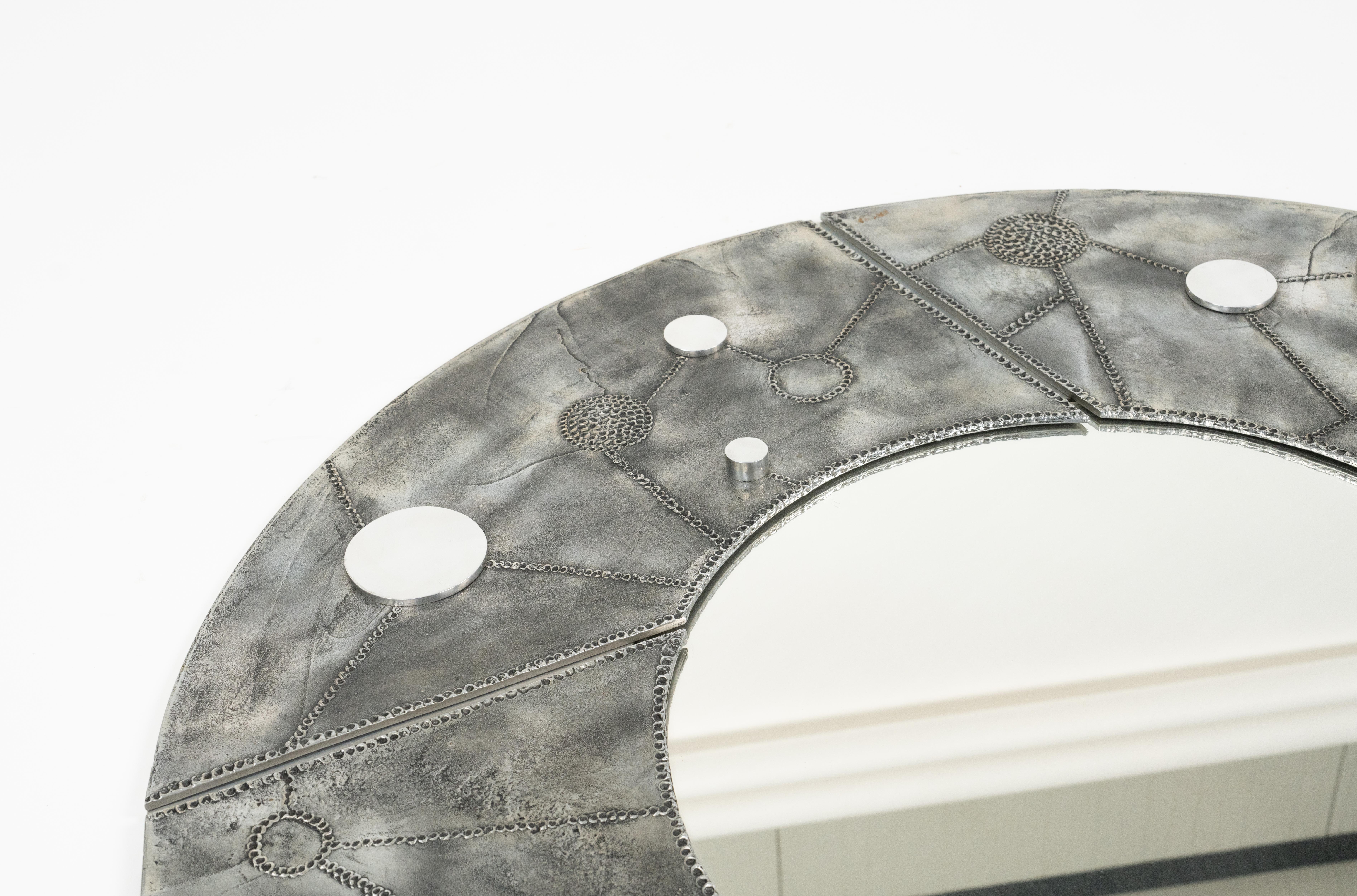 Round Wall Mirror in Aluminum and steel by Bianca Garinei for Banci, Italy 1970s For Sale 4