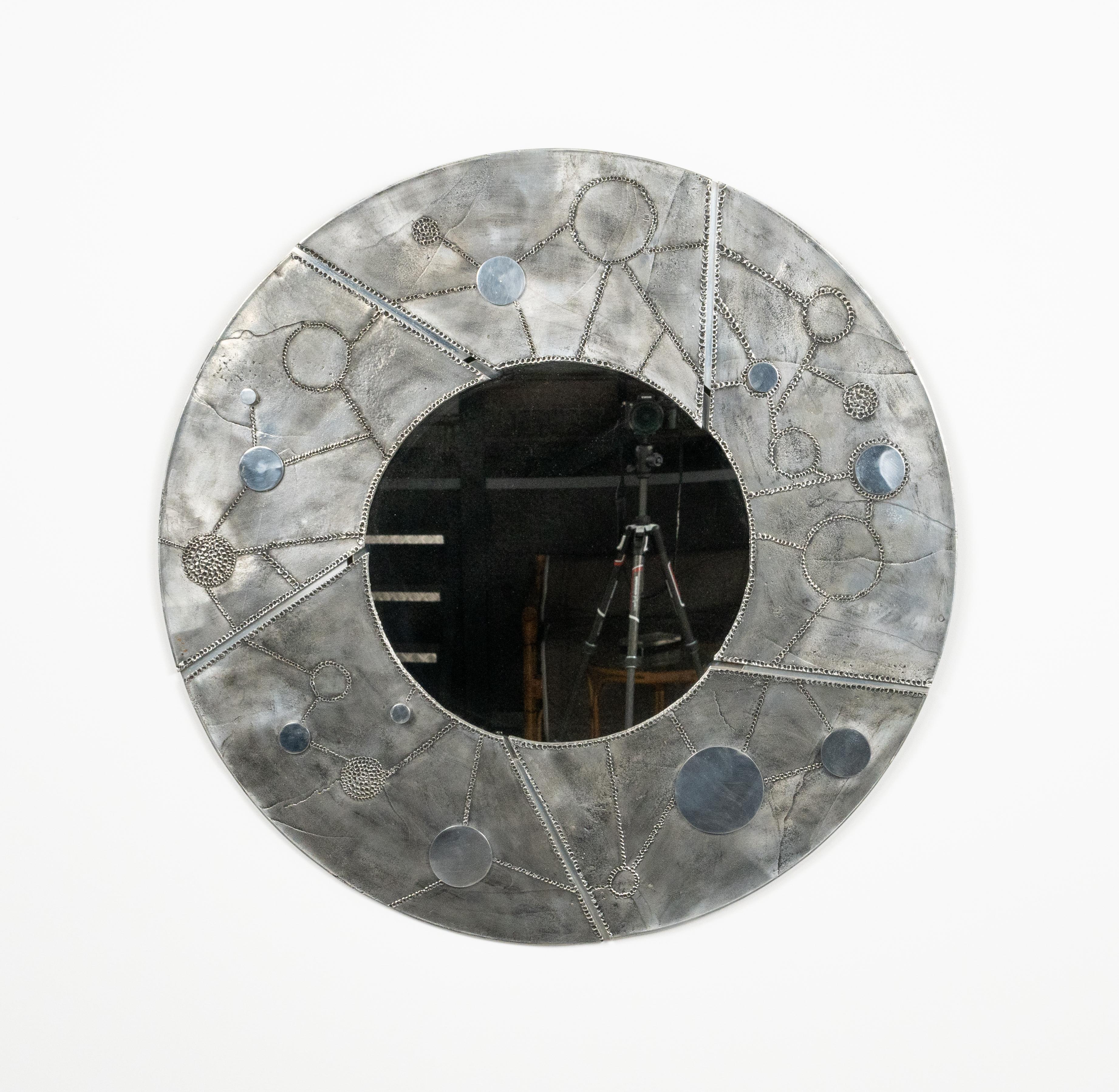 Mid-Century Modern Round Wall Mirror in Aluminum and steel by Bianca Garinei for Banci, Italy 1970s For Sale