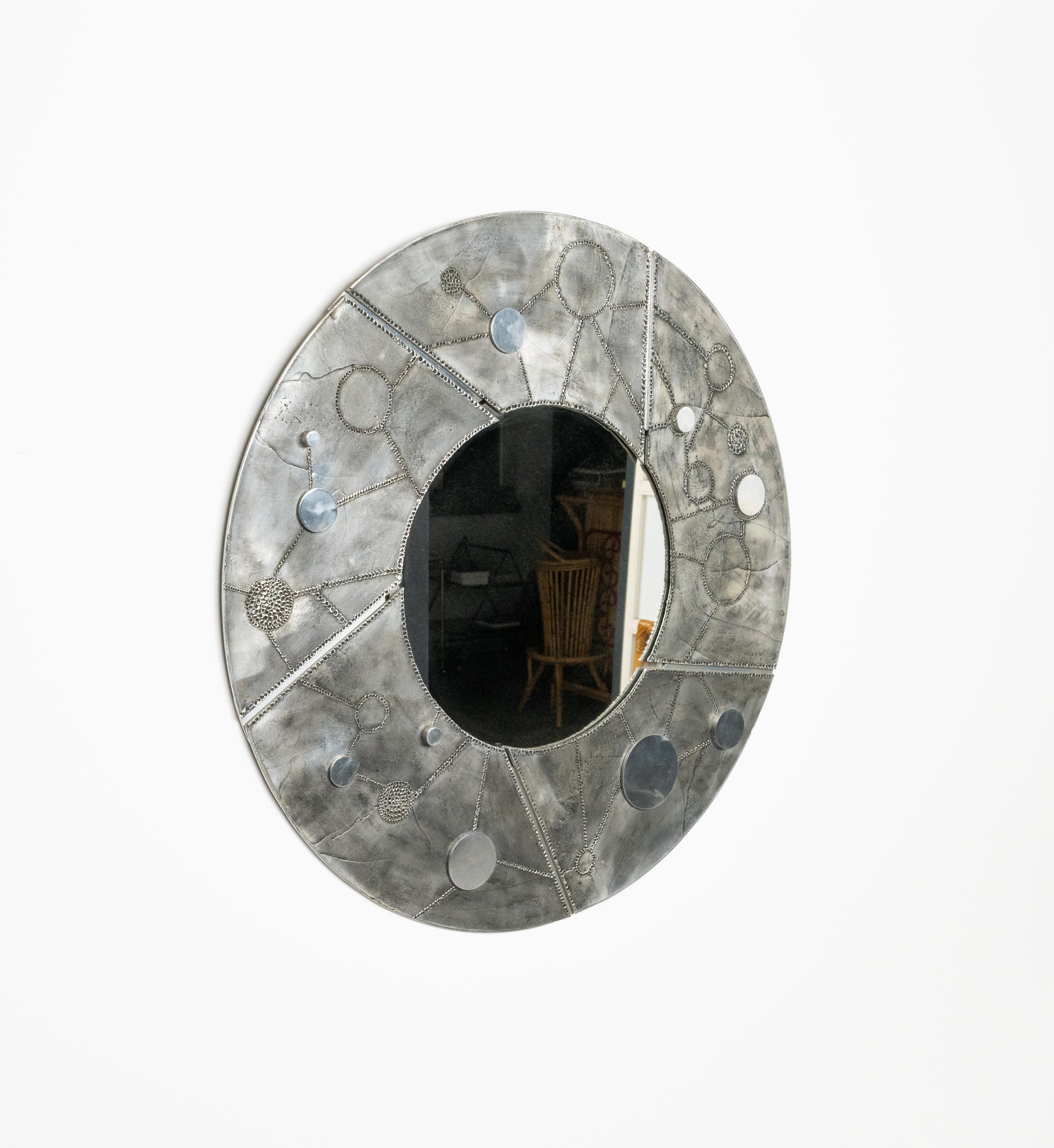 Italian Round Wall Mirror in Aluminum and steel by Bianca Garinei for Banci, Italy 1970s For Sale