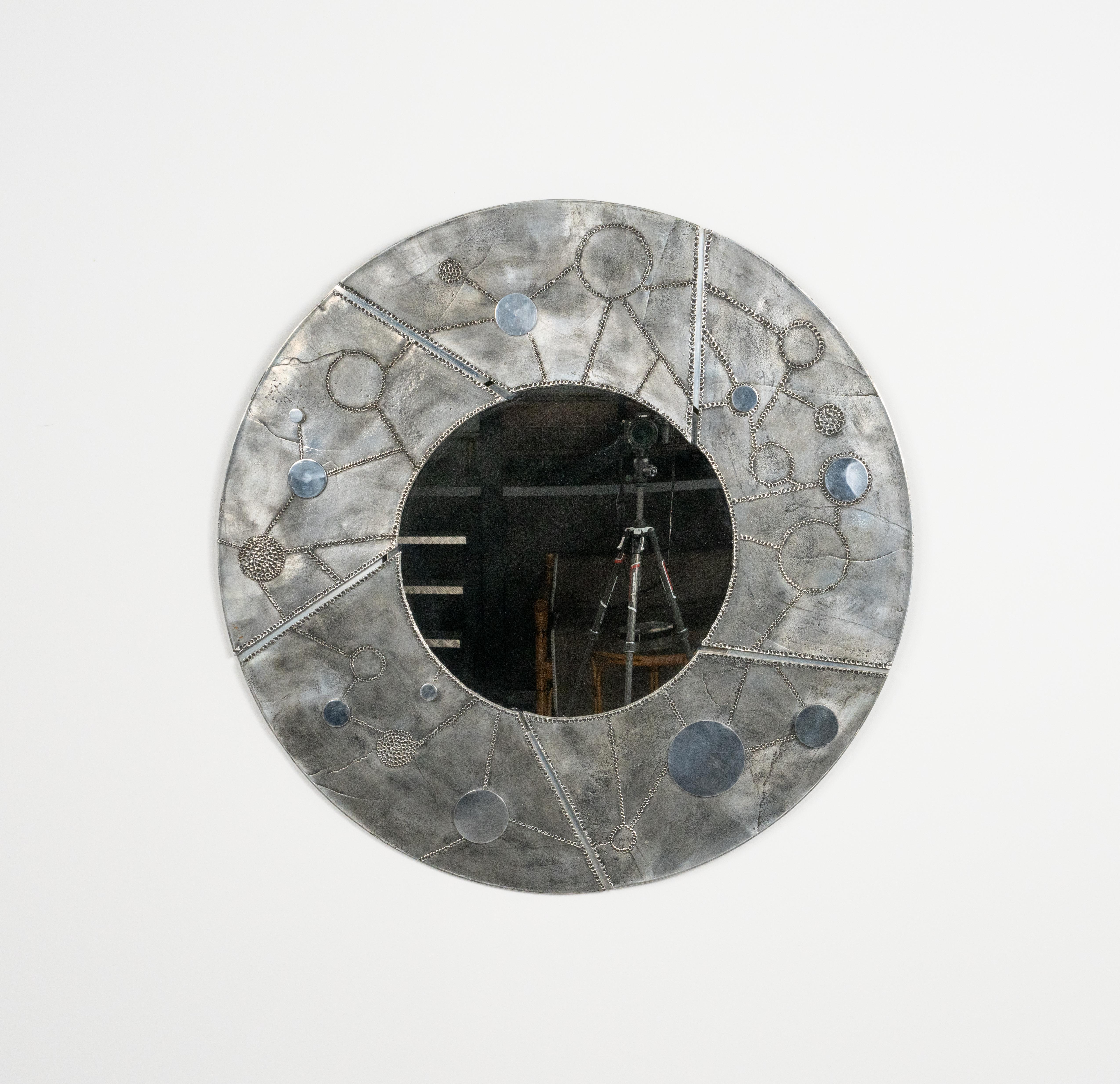 Metal Round Wall Mirror in Aluminum and steel by Bianca Garinei for Banci, Italy 1970s For Sale