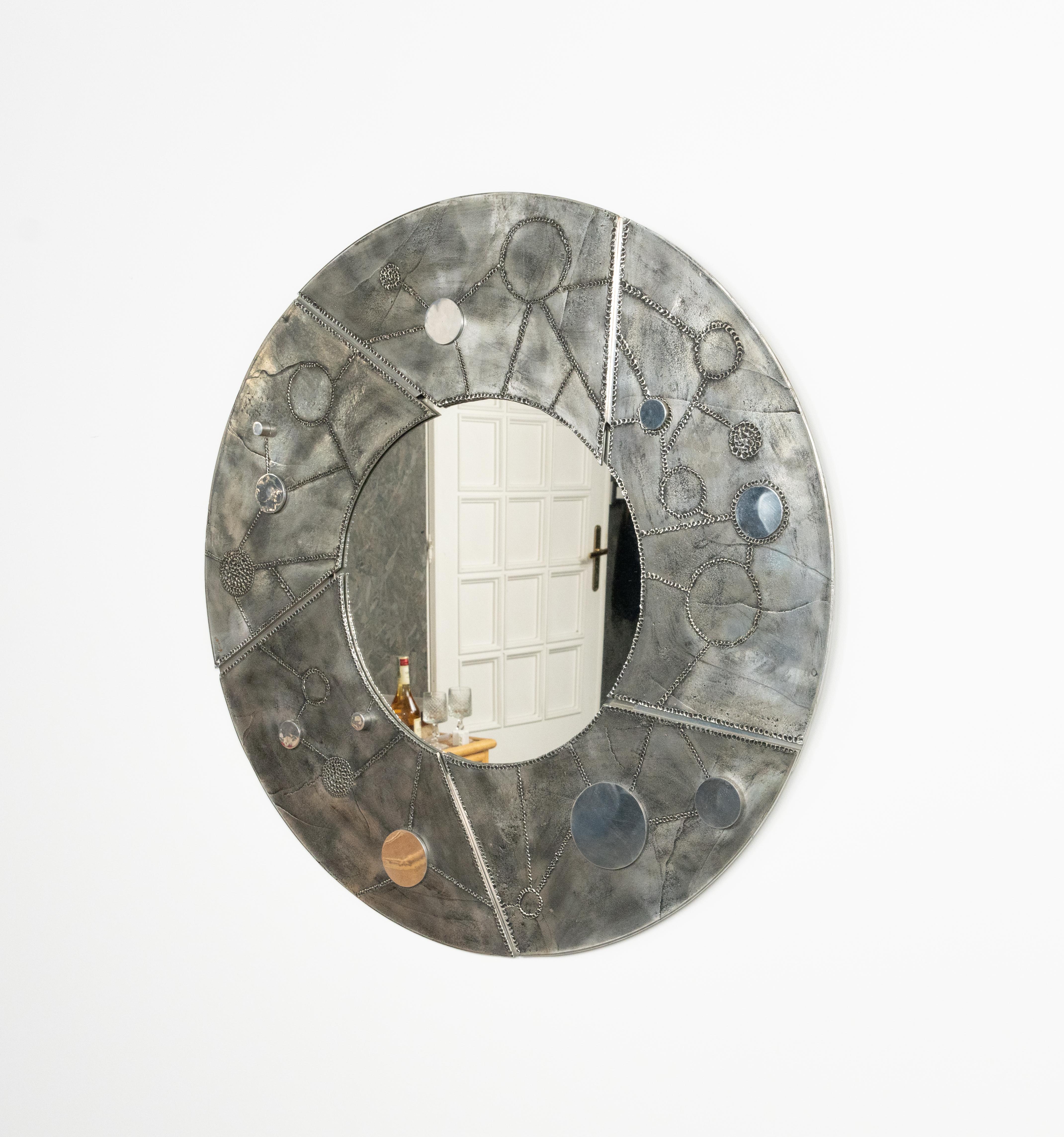 Round Wall Mirror in Aluminum and steel by Bianca Garinei for Banci, Italy 1970s For Sale 2