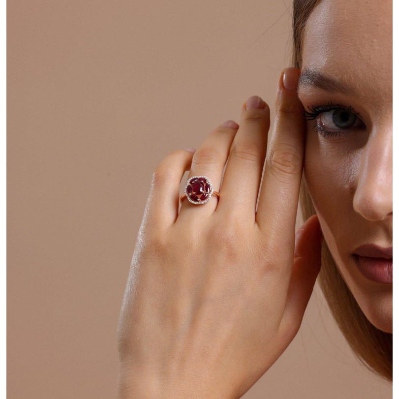 2.98ct Ruby and Diamond Cluster Ring In New Condition For Sale In Fatih, 34