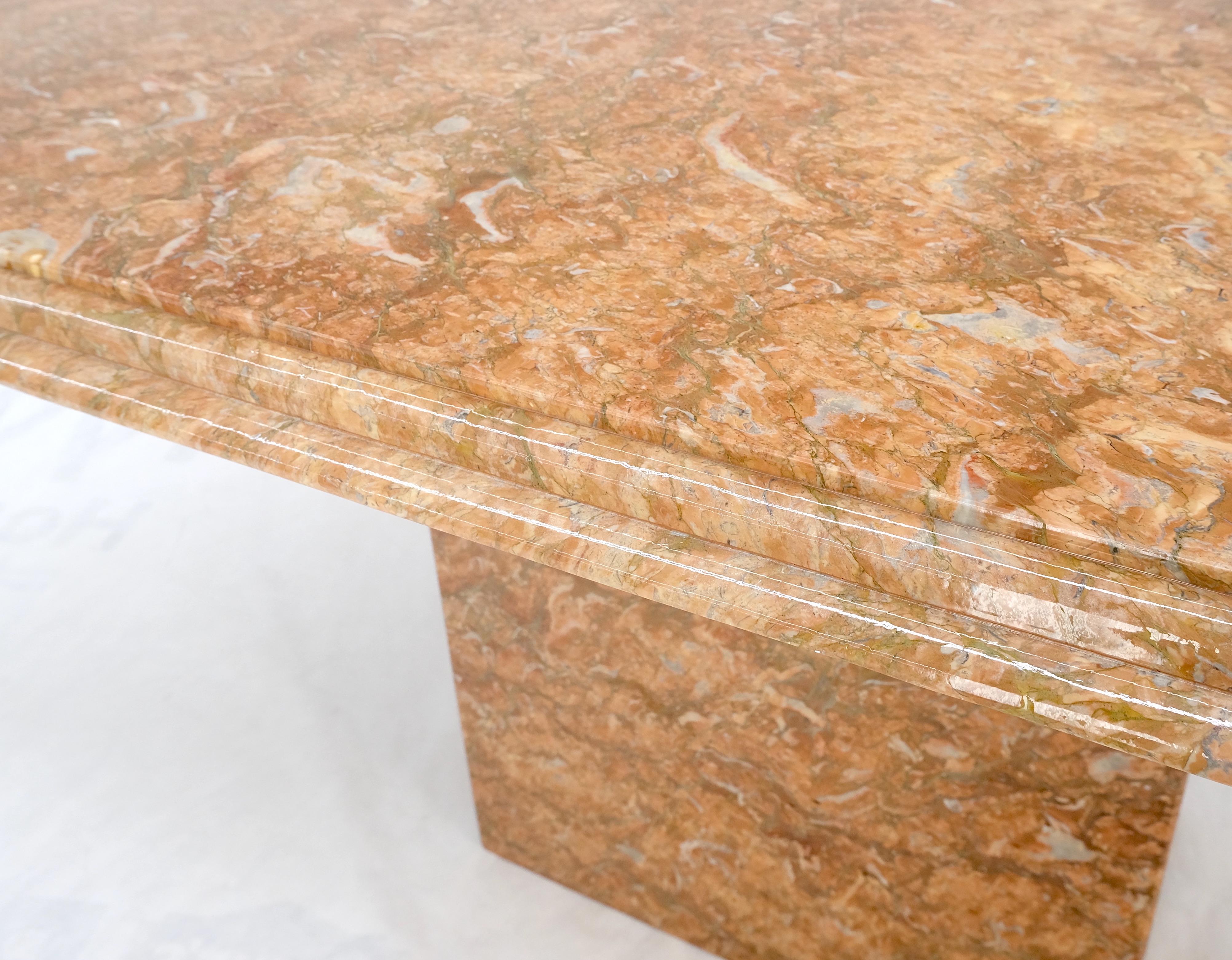 Mid-Century Modern Table de conférence à un seul piédestal en marbre italien couleur brique rouge menthe ! en vente