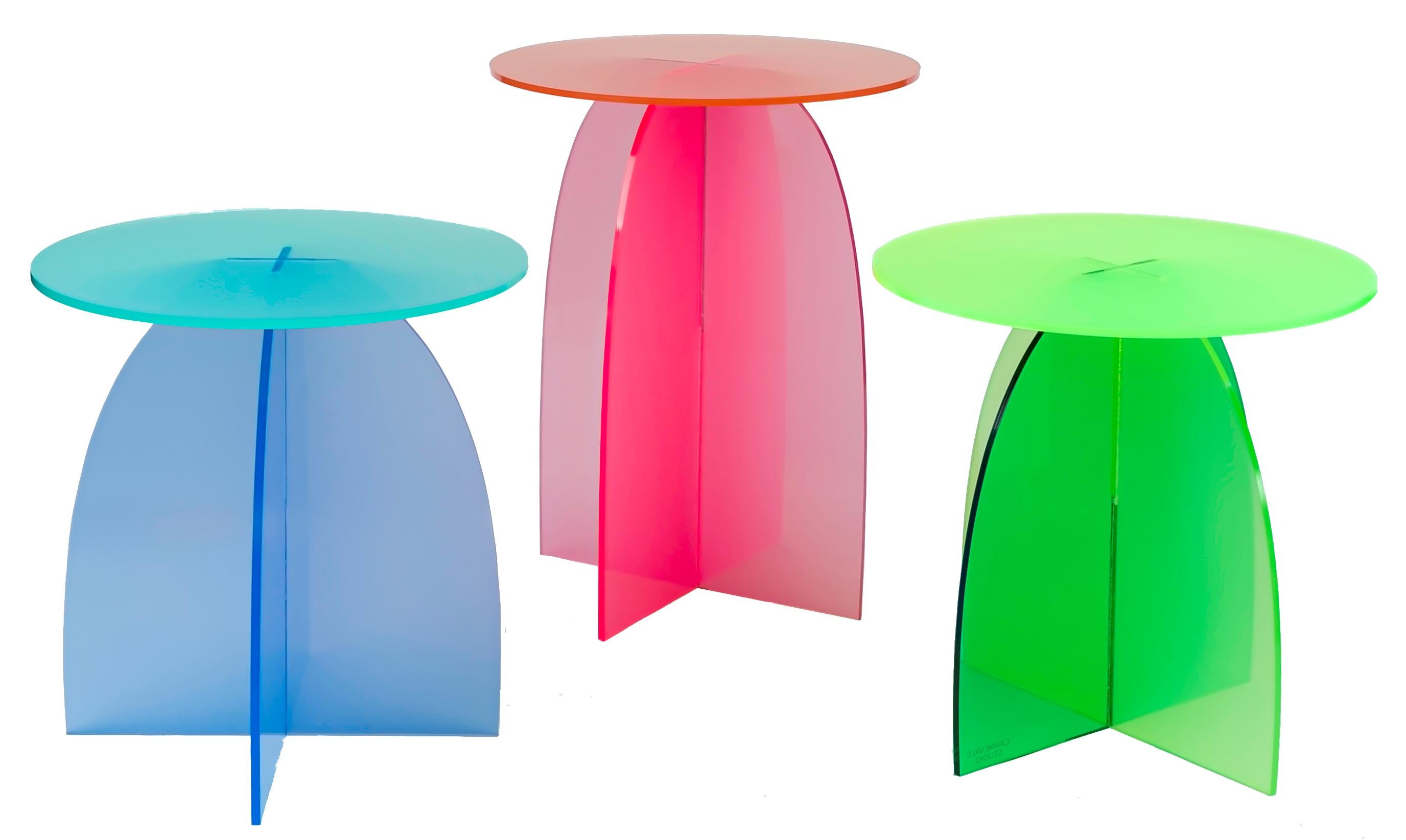 This is Carnevale Studio’s acrylic collection of tables. Shown first on 1stdibs.

This collection consist of a coffee table, side table & bedside table.

Jessica had been working with glass and it was these experiments (making her first neon