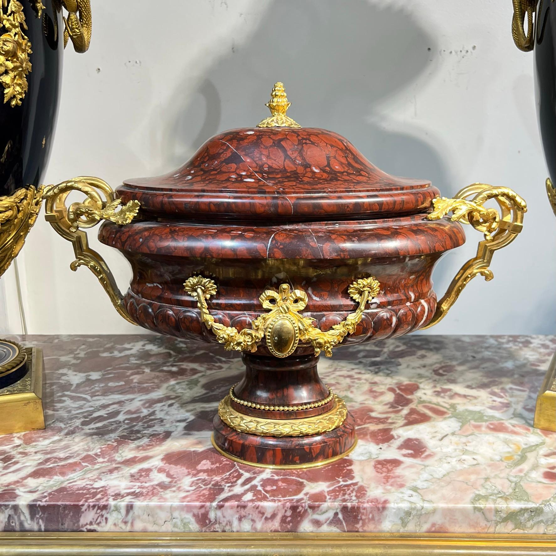 Rouge Marble Centerpiece Bowl and Cover with Gilt Bronze Mounts For Sale 1