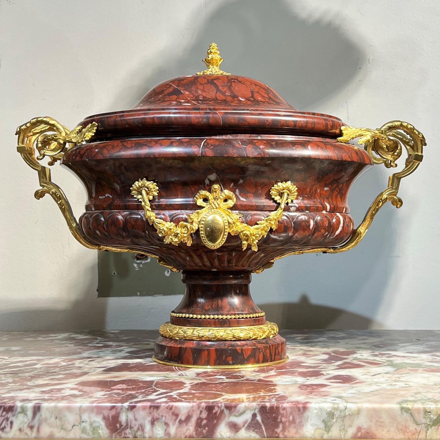 Rouge Marble Centerpiece Bowl and Cover with Gilt Bronze Mounts For Sale 4