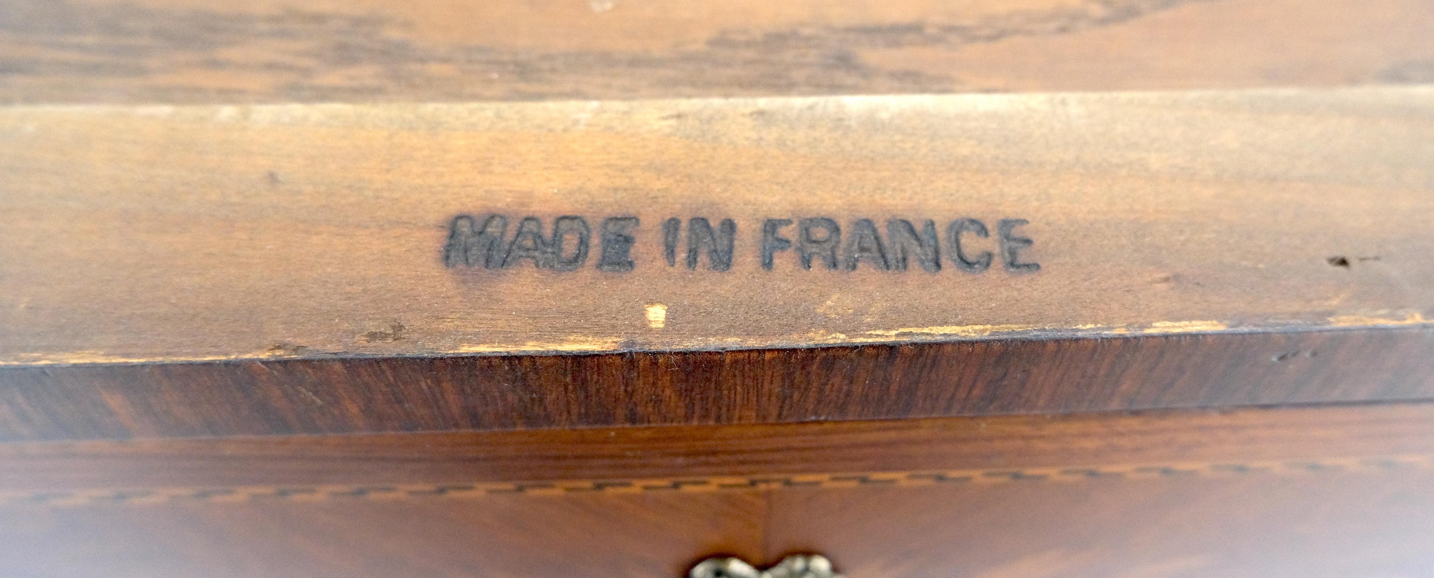 Rouge Marble Top 6 cassetti con code di rondine Cassettone lingerie francese Luigi XV in vendita 11