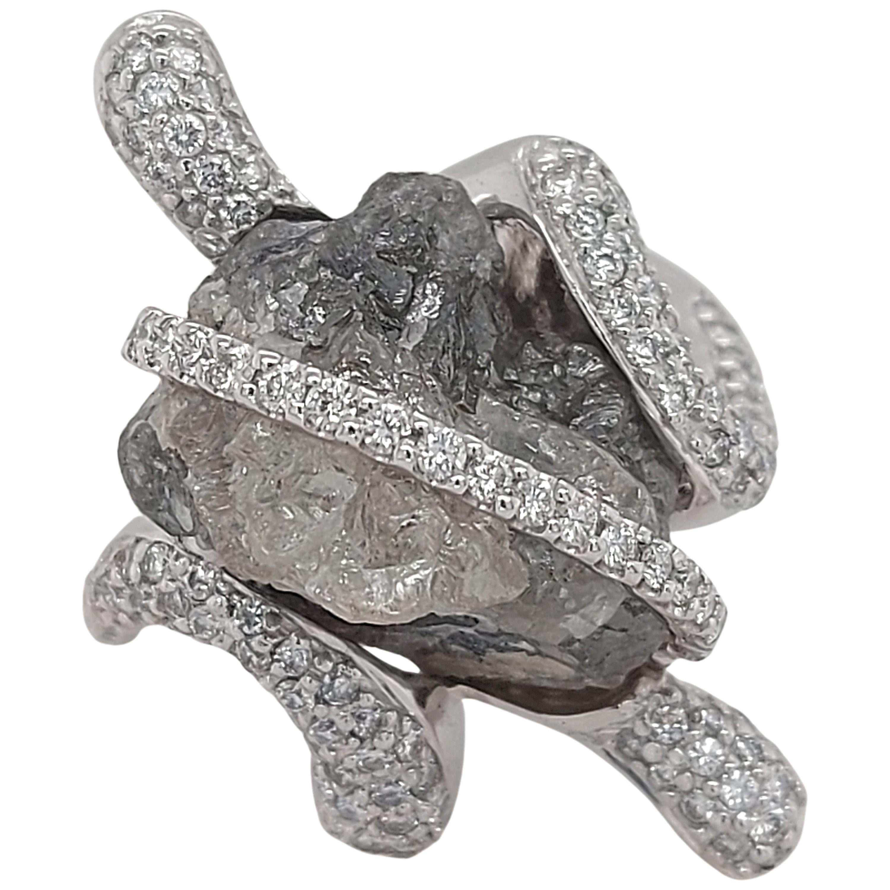 Einzigartiger, handgefertigter Ring aus Weißgold mit 14 Karat Rohdiamanten im Brillantschliff