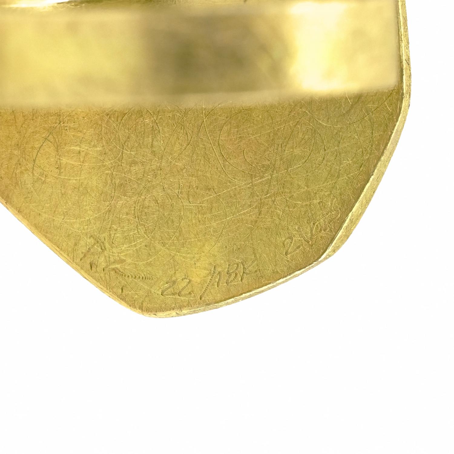 Einzigartiger Ring aus 22 Karat Gelbgold mit Rohblauem Lapislazuli, Petra Class 2024 im Zustand „Neu“ in Dallas, TX