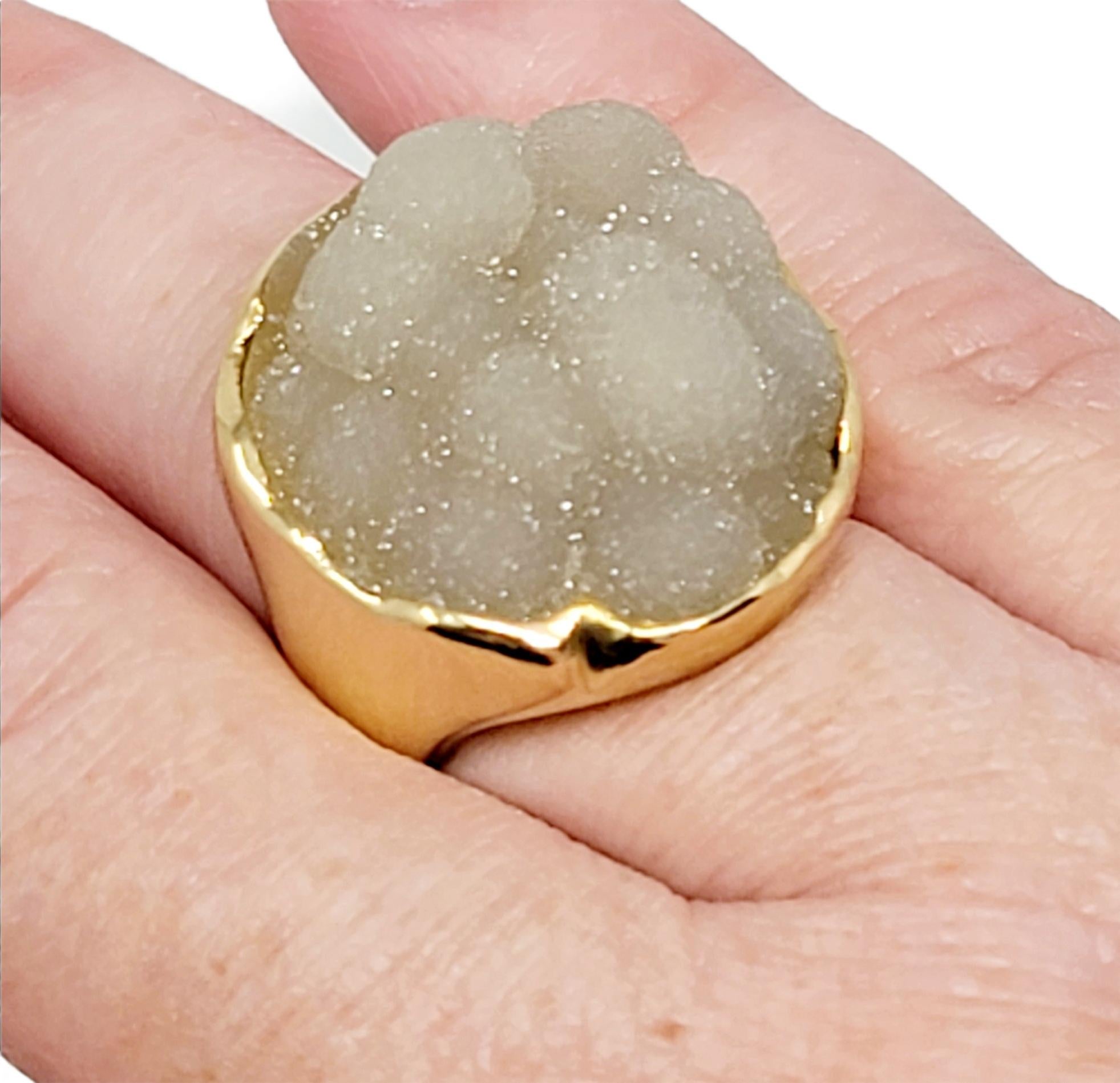 Rough Cut Opaque Gray Botryoidal Agate Cocktail Ring 18 Karat Yellow Gold 6.75 For Sale 2