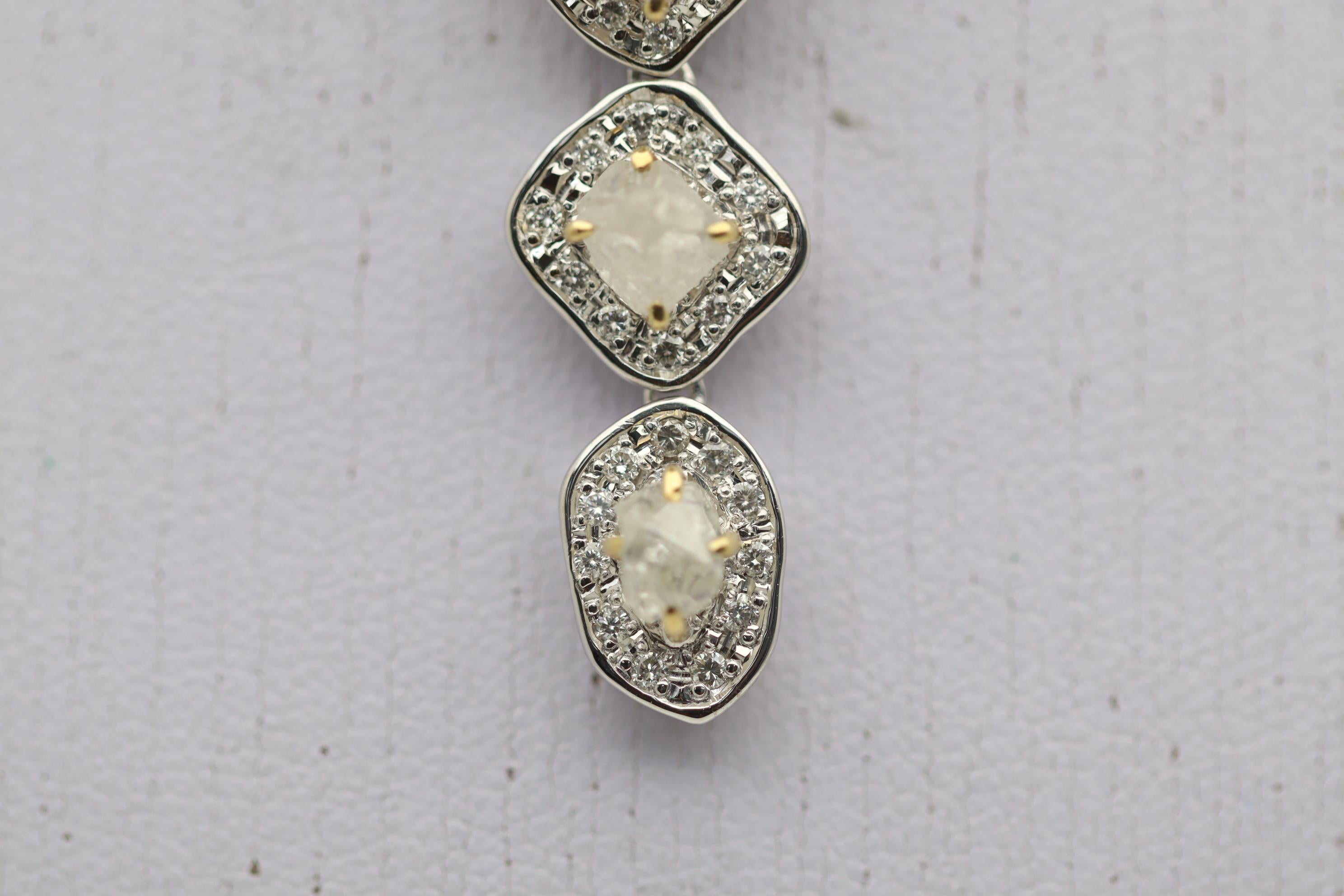 Pendentif en or en forme de diamant brut Neuf - En vente à Beverly Hills, CA