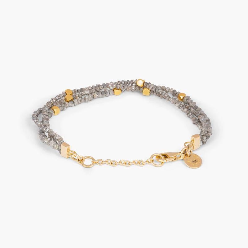 Bracciale con diamanti grezzi grigi e oro 18k

Questo bracciale è composto da splendidi diamanti grezzi gialli, blu o grigi (provenienti dall'Africa), ciascuno con una forma cubica unica, abbinati a perline in oro 18 carati. Questo gioiello è stato
