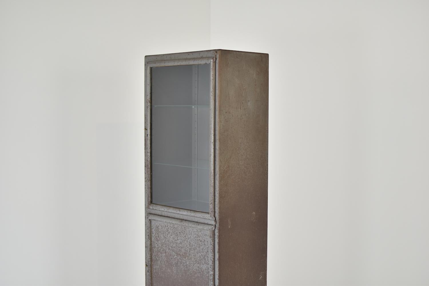 Rough Patinated Industrial Vitrine Cabinet, France, 1950s In Fair Condition In Antwerp, BE