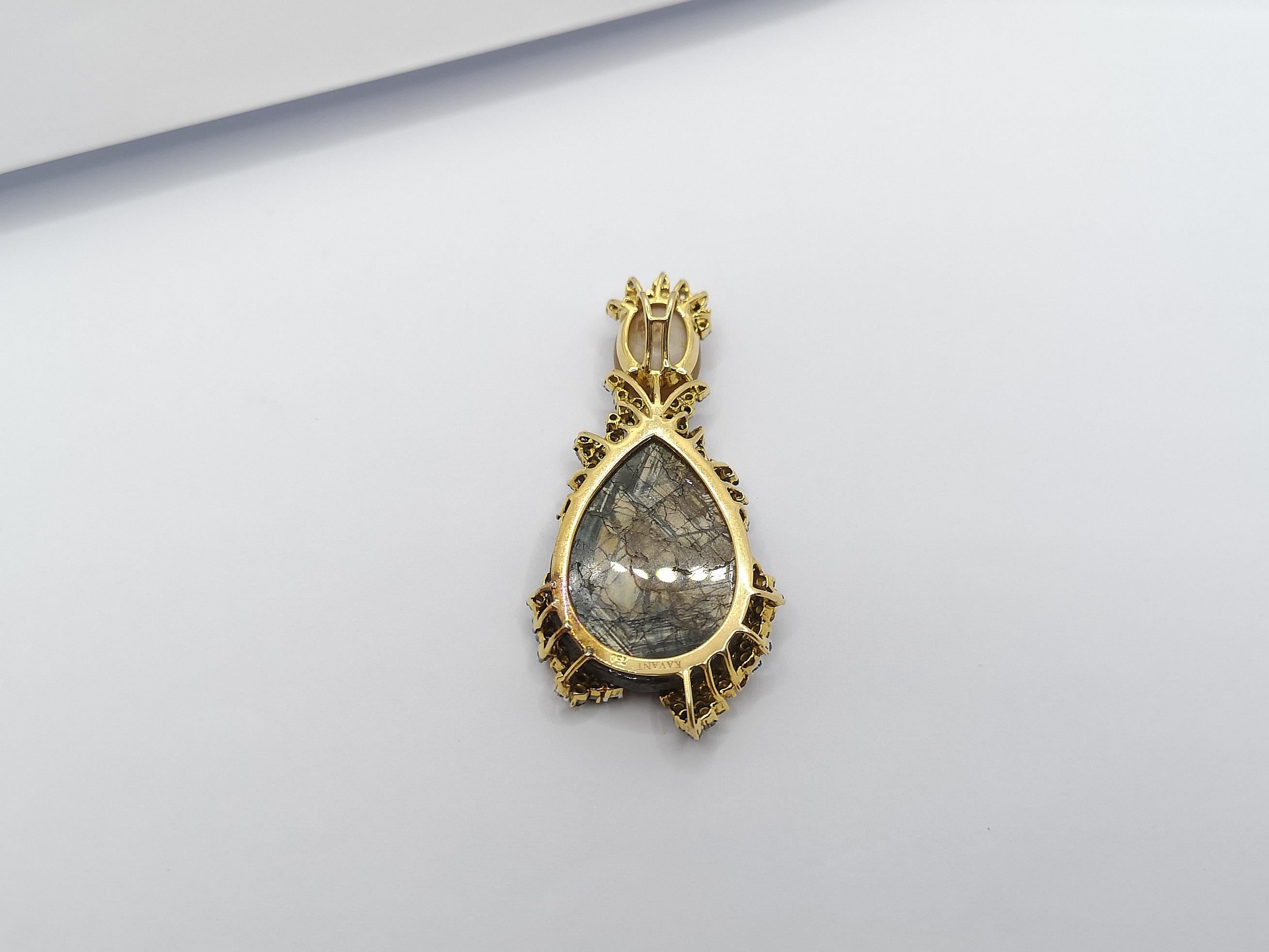 Rough Sapphire, Yellow Star Sapphire, Yellow Sapphire Pendant in 18 Karat Gold In New Condition For Sale In Bangkok, TH