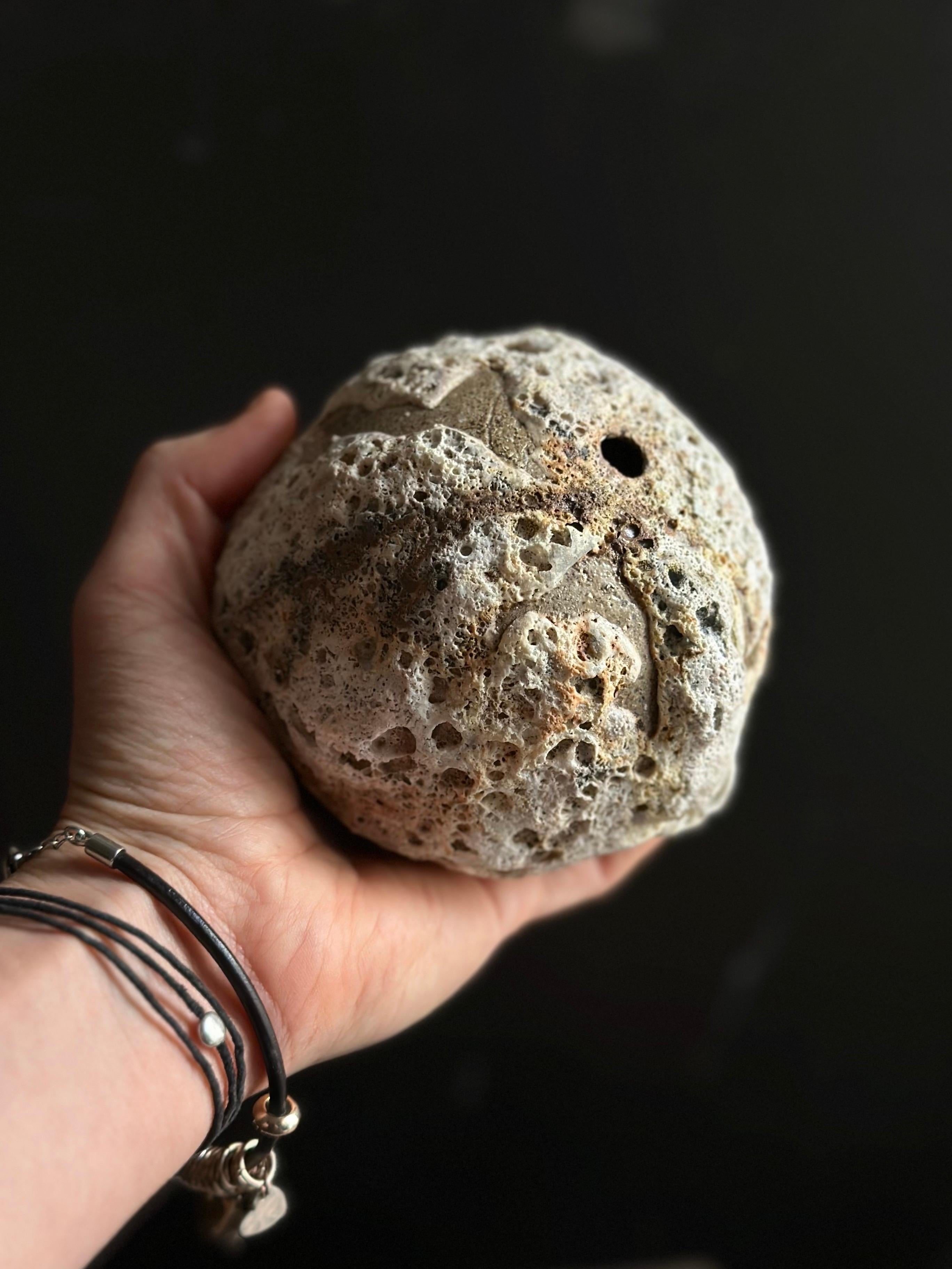Vase à bourgeons rustique organique texturé brut en vente 1