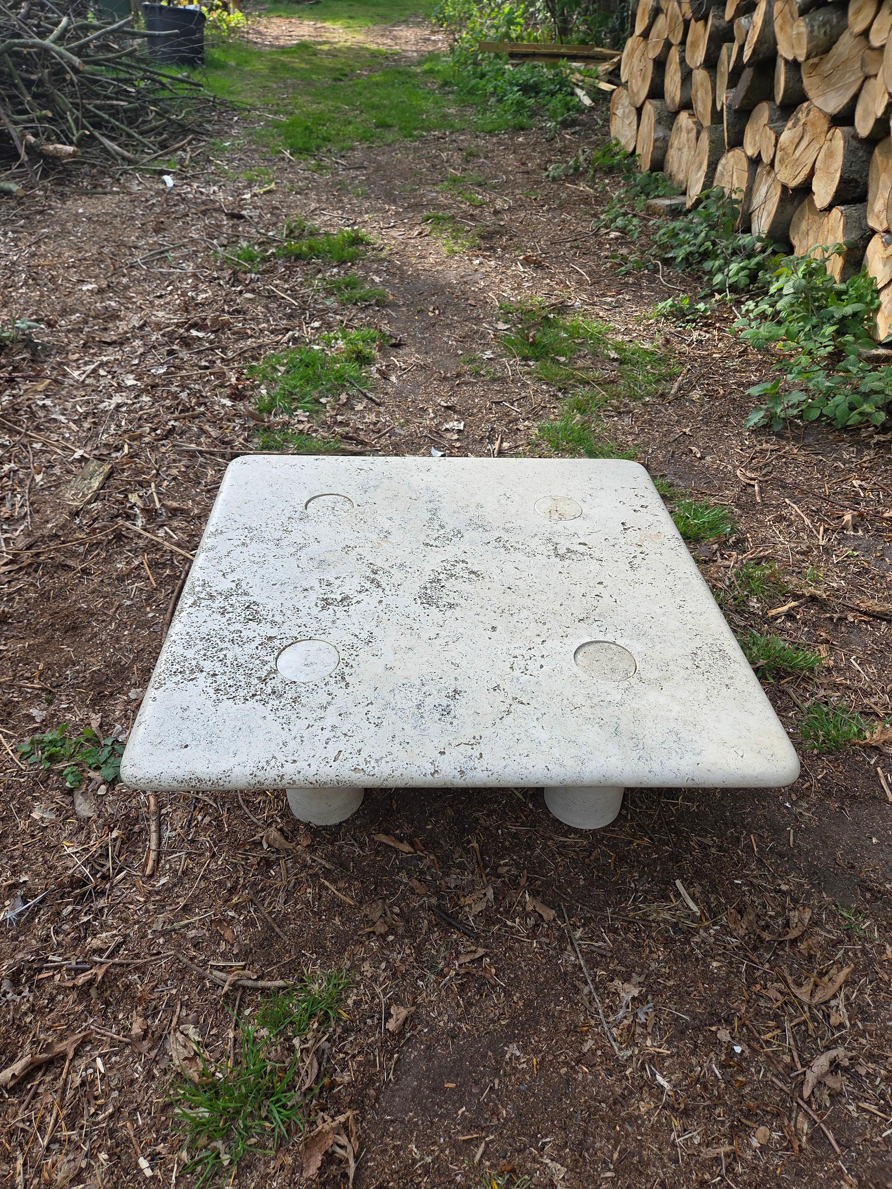 Table basse en travertin brut d'Angelo Mangiarotti pour Up & Up, fabriqué en Italie Bon état - En vente à Waasmunster, BE