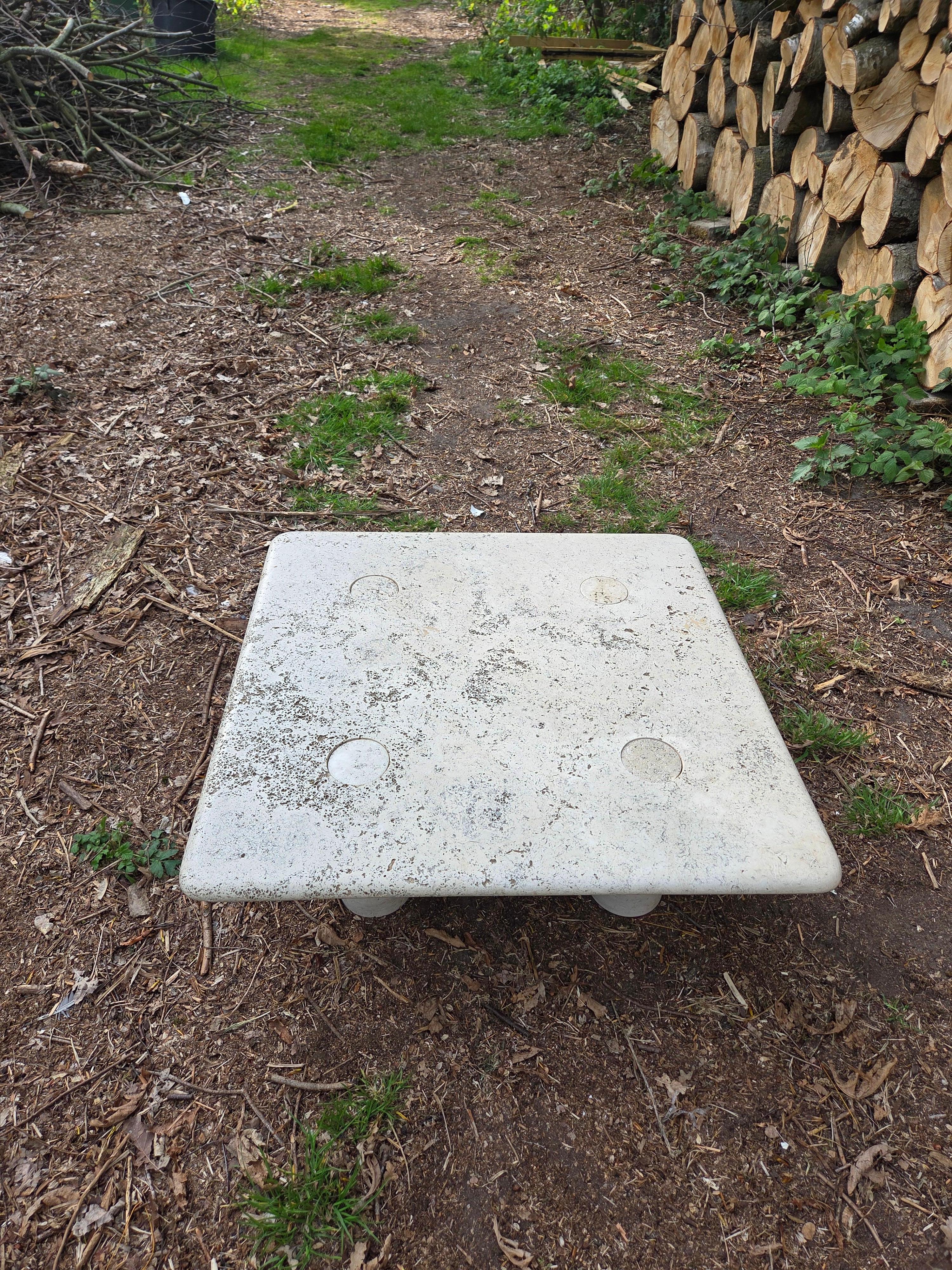 Table basse en travertin brut d'Angelo Mangiarotti pour Up & Up, fabriqué en Italie en vente 1