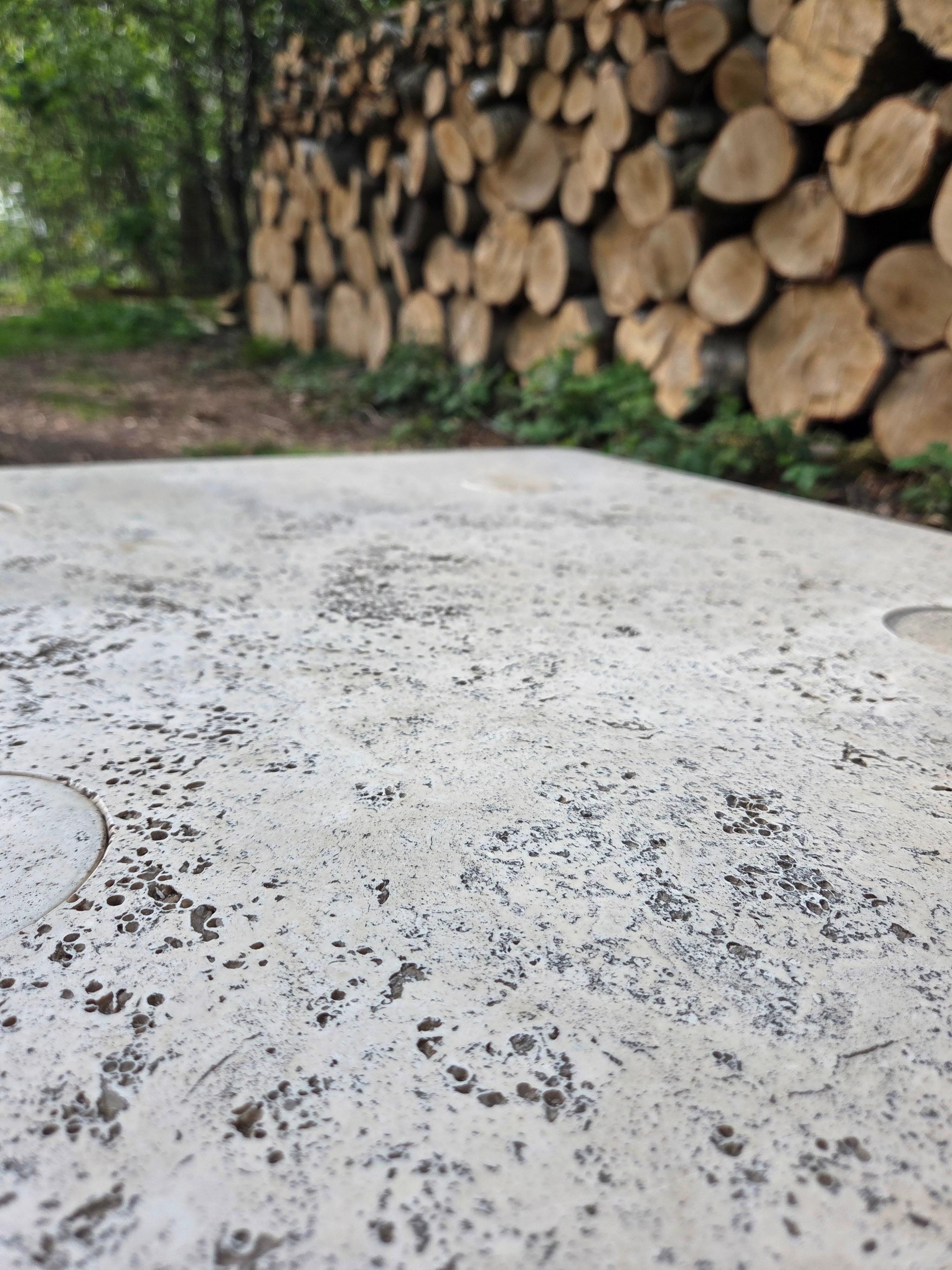 Table basse en travertin brut d'Angelo Mangiarotti pour Up & Up, fabriqué en Italie en vente 2
