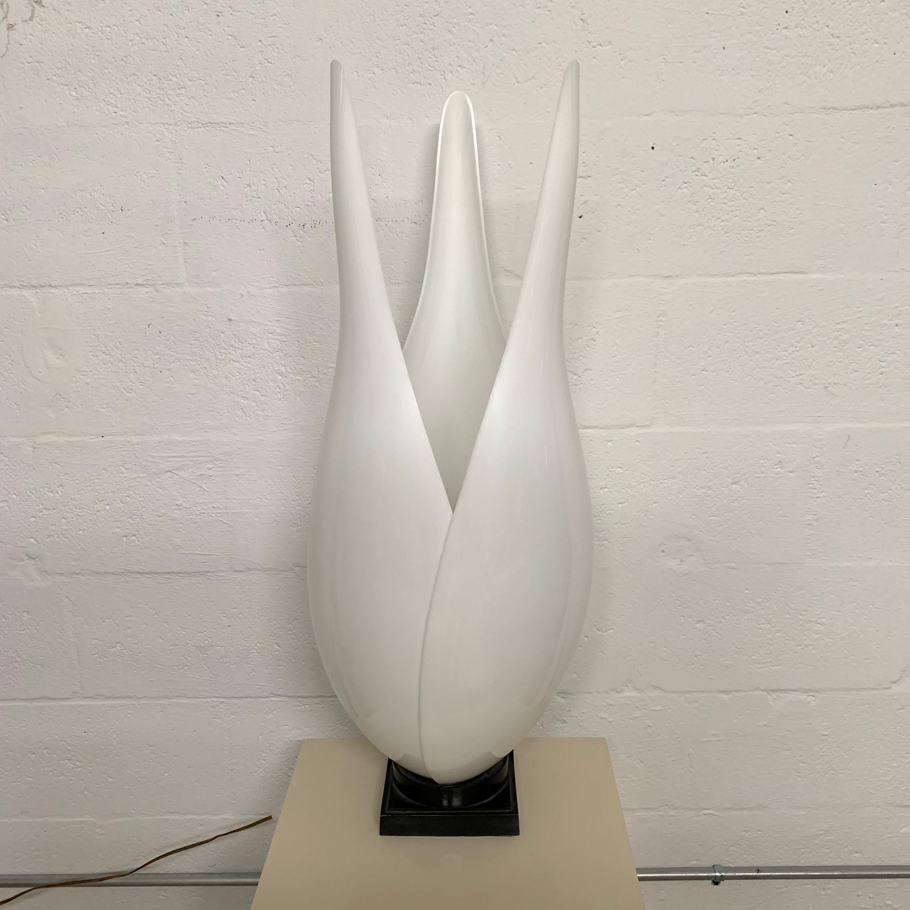 Petal lamp rendered in white acrylic with a black metal base, by Rougier, signed, 1980s.