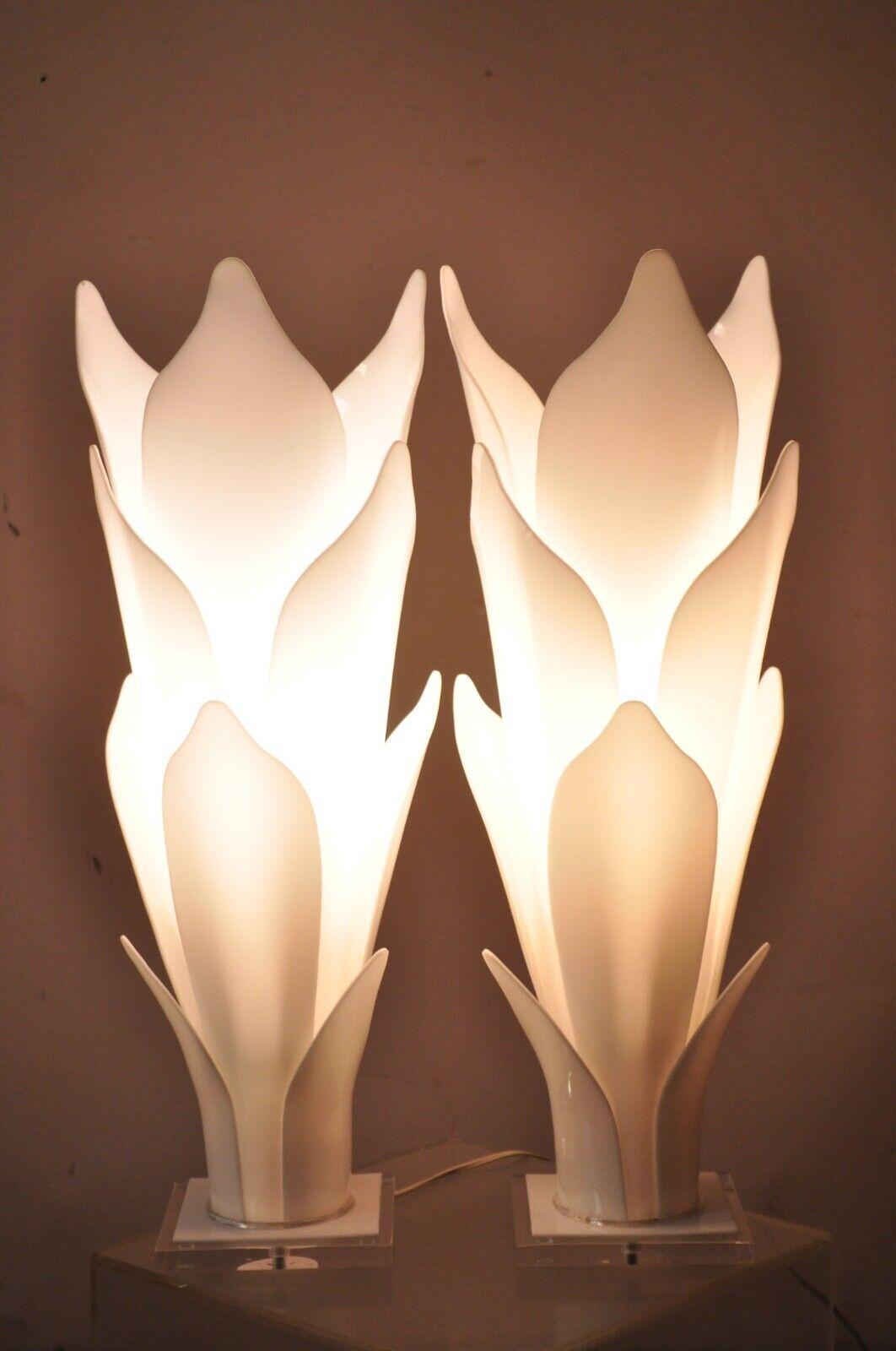 Paire de lampes de table Rougier en acrylique blanc Lucite Tulipe Feuille de fleur - Mid Century en vente 6