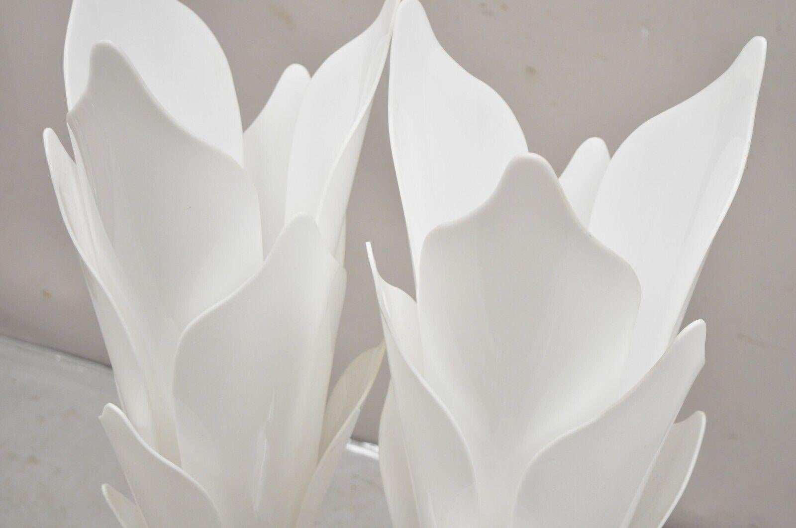 Fin du 20e siècle Paire de lampes de table Rougier en acrylique blanc Lucite Tulipe Feuille de fleur - Mid Century en vente