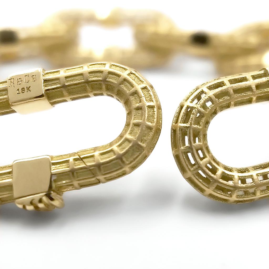 Offenes ovales Gliederarmband aus hochkarätigem Gold mit verstecktem Verschluss, Roule and Co. 2019 (Rundschliff) im Angebot