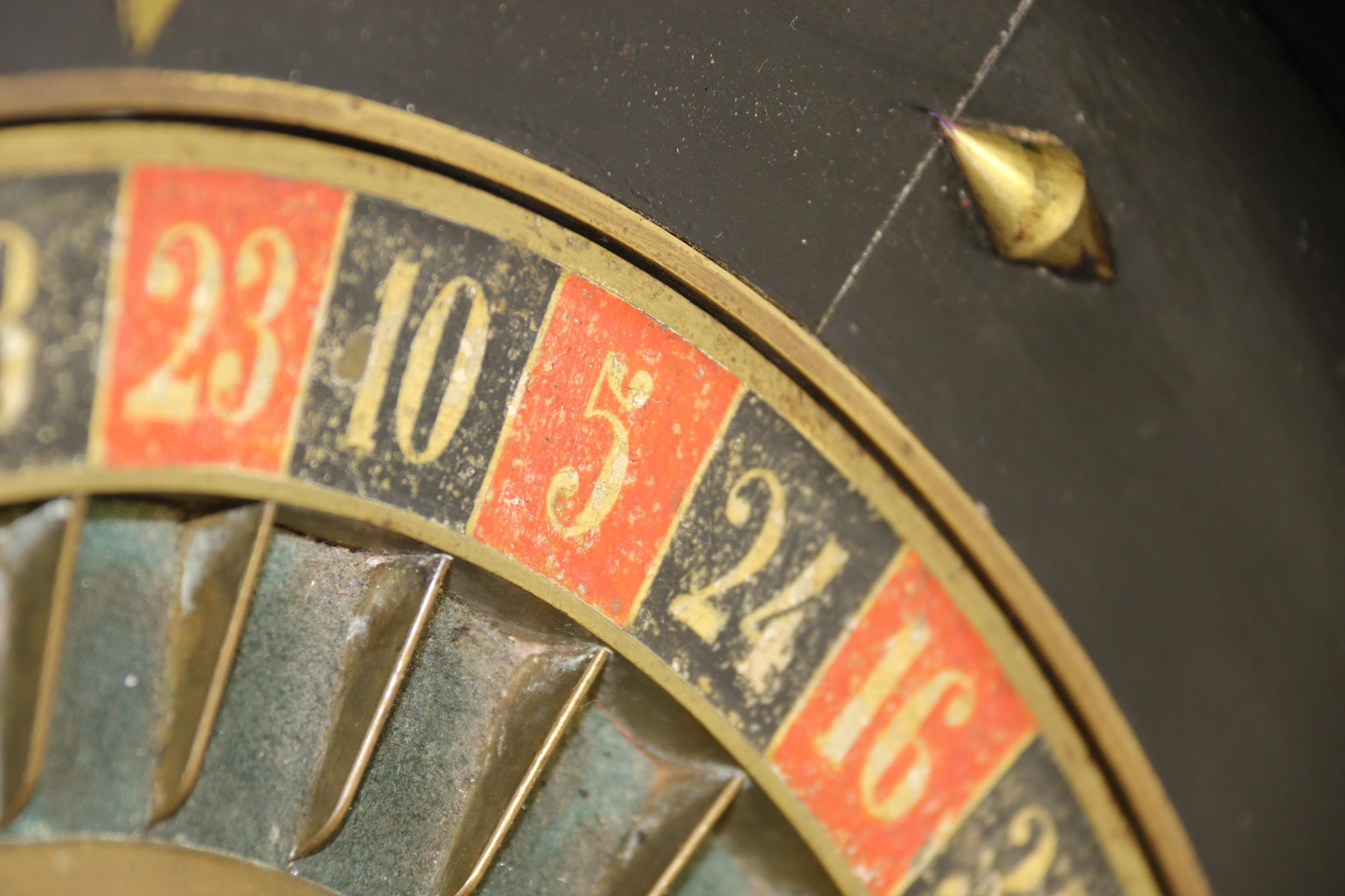 Roulette avec chiffon de marquage en feutre d'origine, française vers 1890 en vente 11