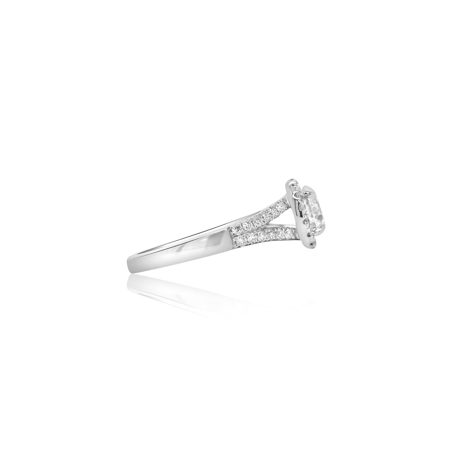 Contemporary Round 0.90 Carat Diamond Platinum Diamond Halo Engagement Ring 