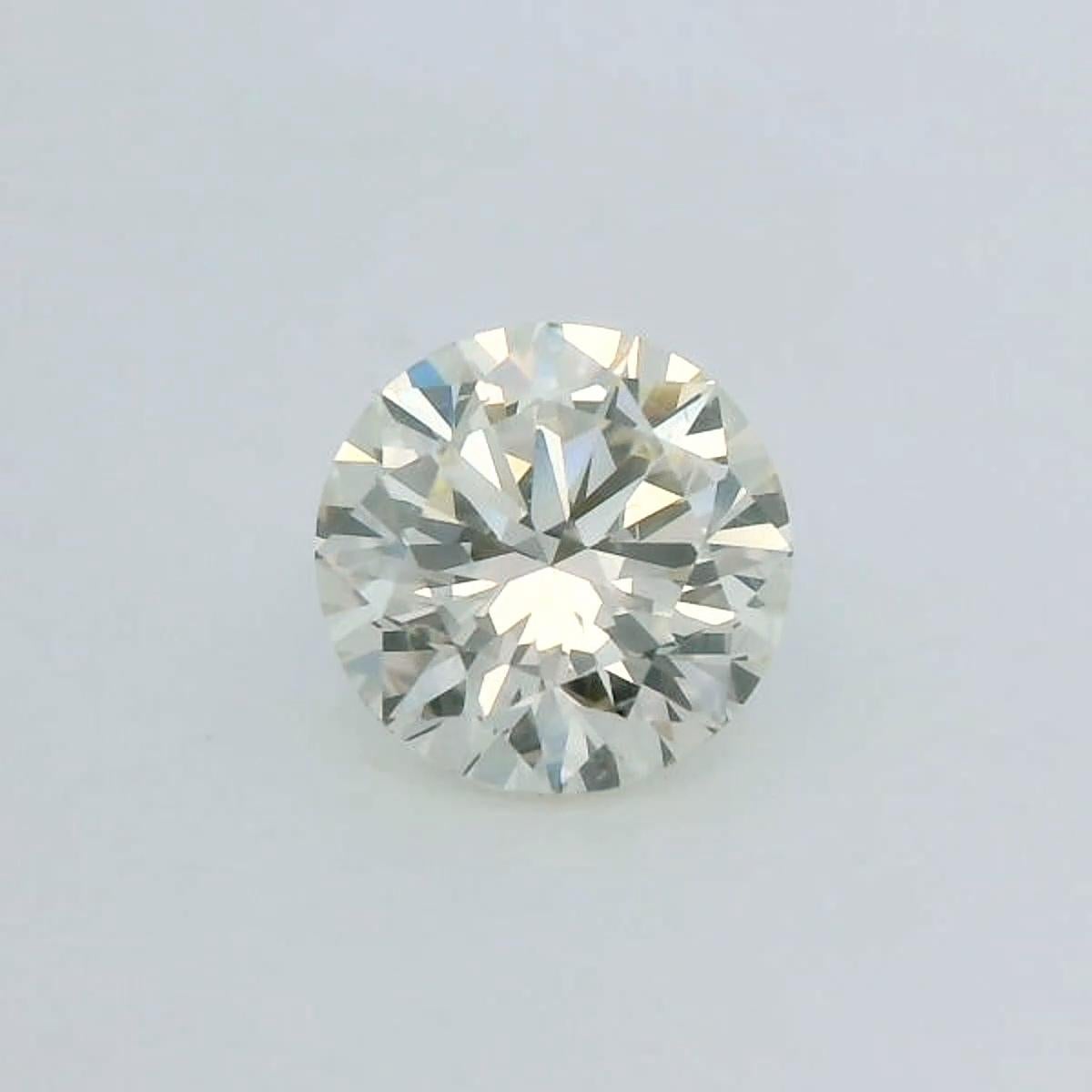 This stunning 1.01-carat round loose diamond is a timeless treasure, certified by GIA for its exceptional quality. With an L color grade, it exudes a warm brilliance, complemented by an SI2 clarity that showcases its natural character and beauty.