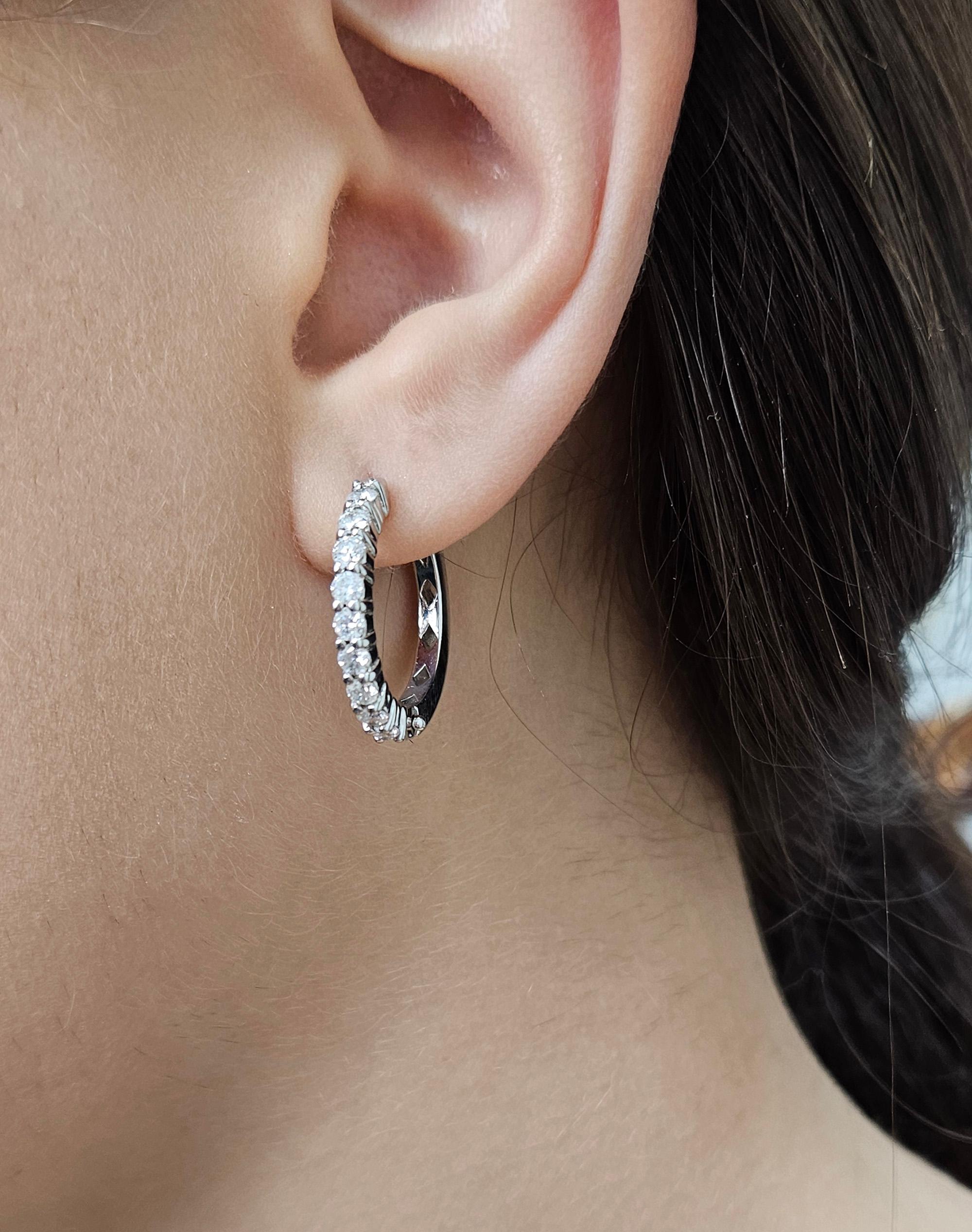 Créoles 22 mm de succession en or blanc 14 carats avec diamants naturels ronds de 1,10 carat en vente 6
