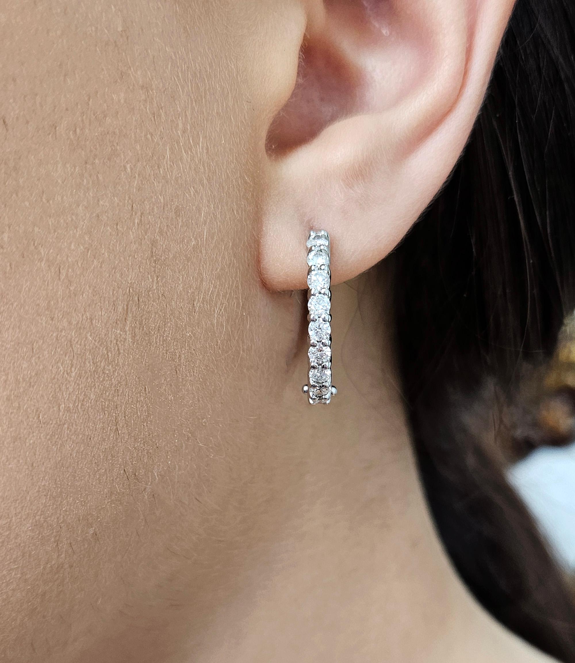 Créoles 22 mm de succession en or blanc 14 carats avec diamants naturels ronds de 1,10 carat en vente 3