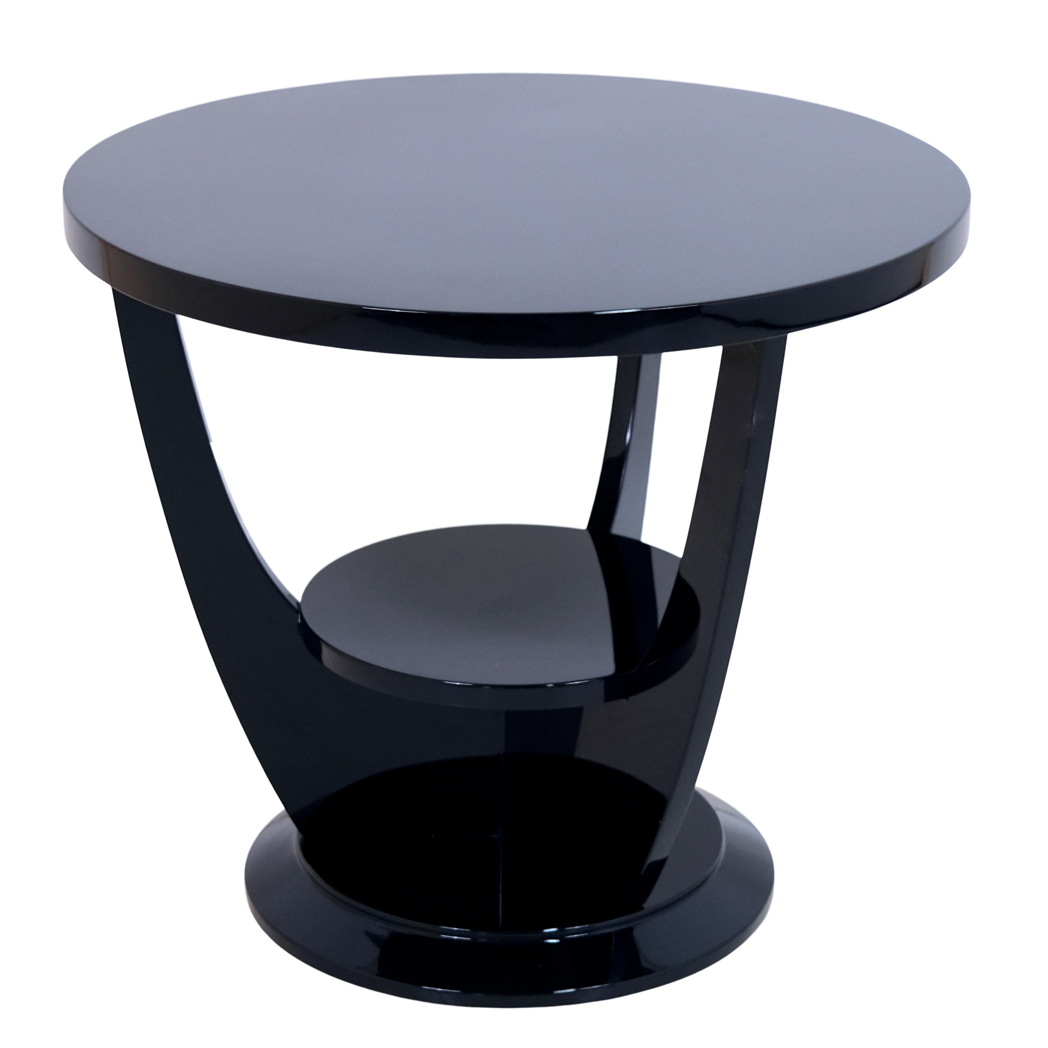 Side table with three legs in typical shape.  
Black piano lacquer, high gloss. 

Original Art Deco, France 1930s. 

The table was restored very carefully. 
The black lacquer resembles a concert grand piano. 
The upper surface can be