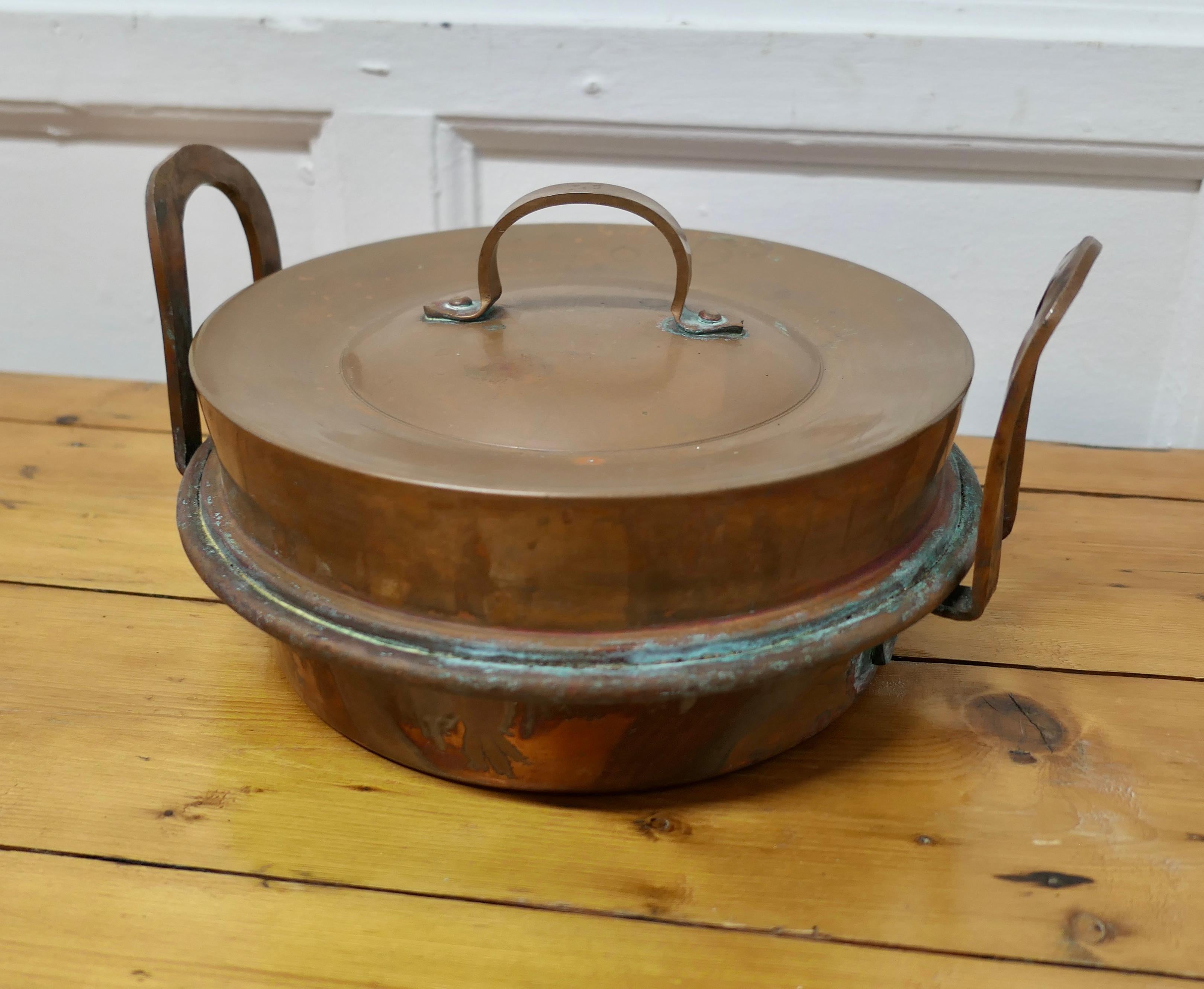 Victorian Round 19th Century Copper Steaming or Warming Pan with Lid     For Sale